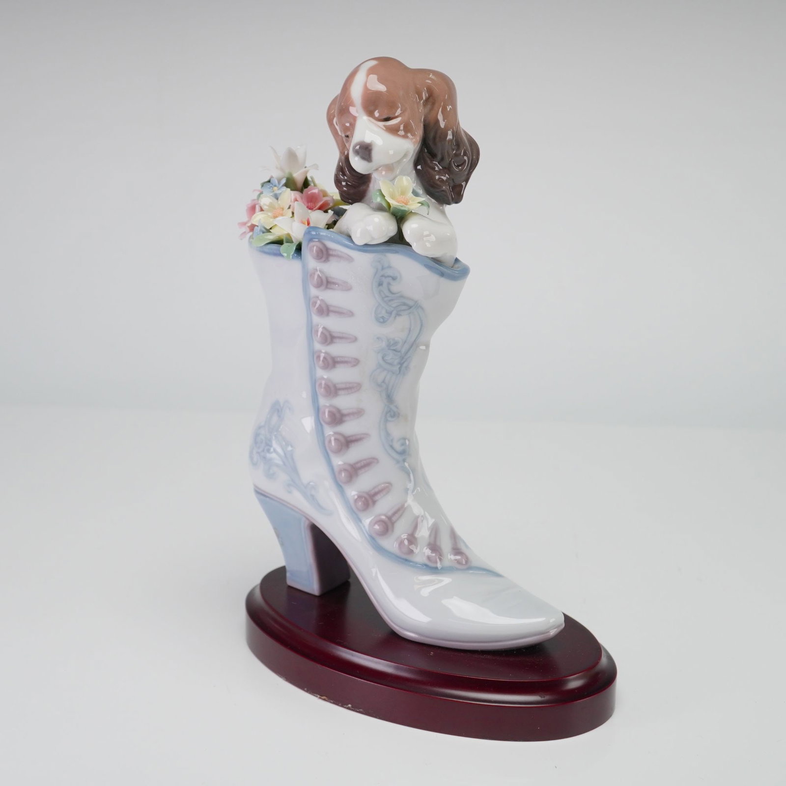 Lladro Porcelain Figurine, A Well Heeled Puppy 6744 (1 of 4)