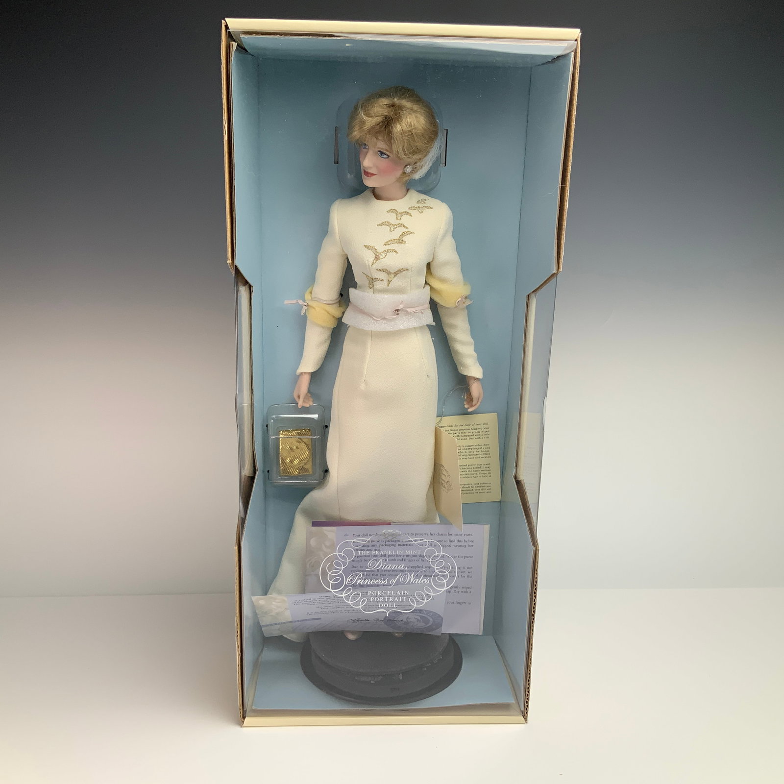 Franklin Mint Diana Princess of Wales Porcelain Portrait Doll with COA (1 of 2)