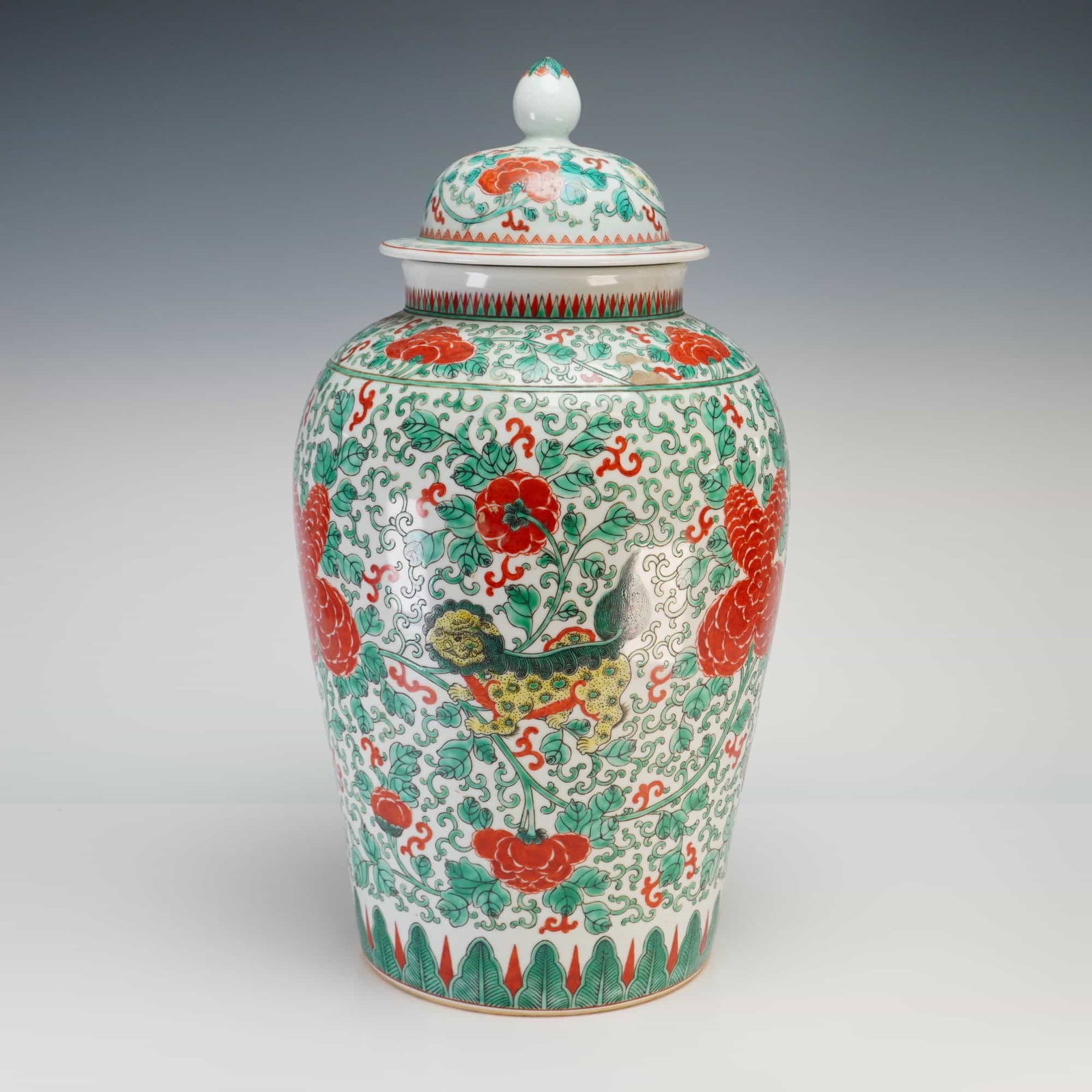 Chinese Traditional Porcelain Covered Jar, Flowers, Vines, and Food Dogs (1 of 3)