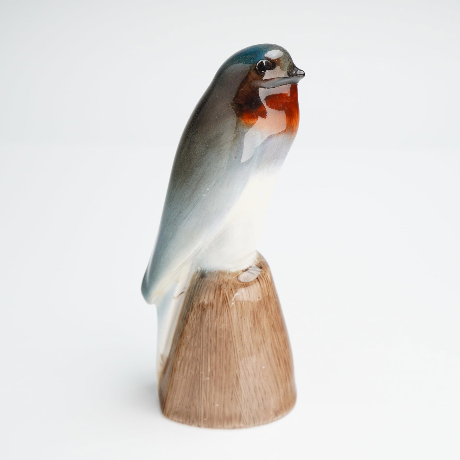 A Royal Doulton Swallow on Rock HN136 Figurine (1 of 3)