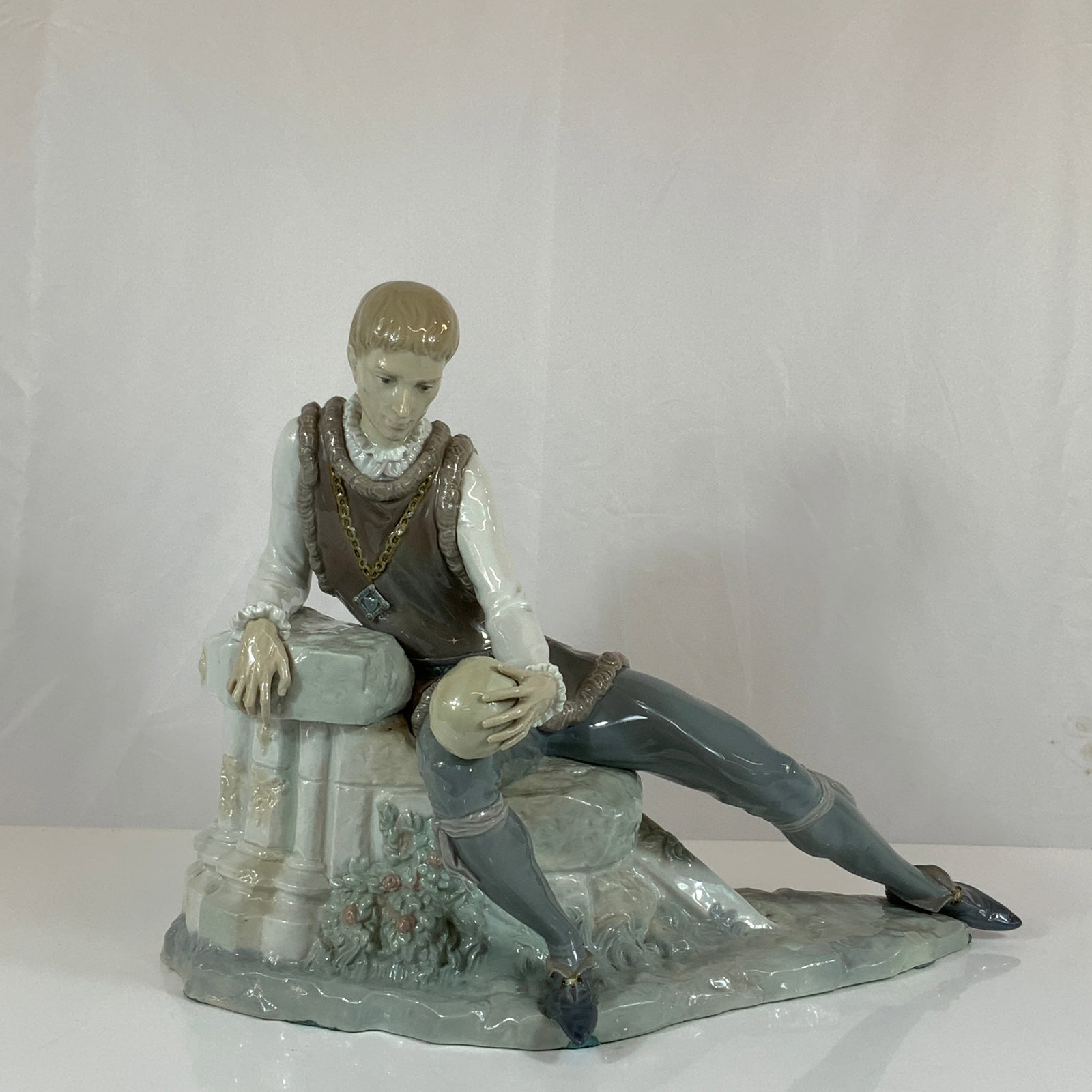 Lladro Large Porcelain Sculpture Hamlet 01001144 (1 of 5)