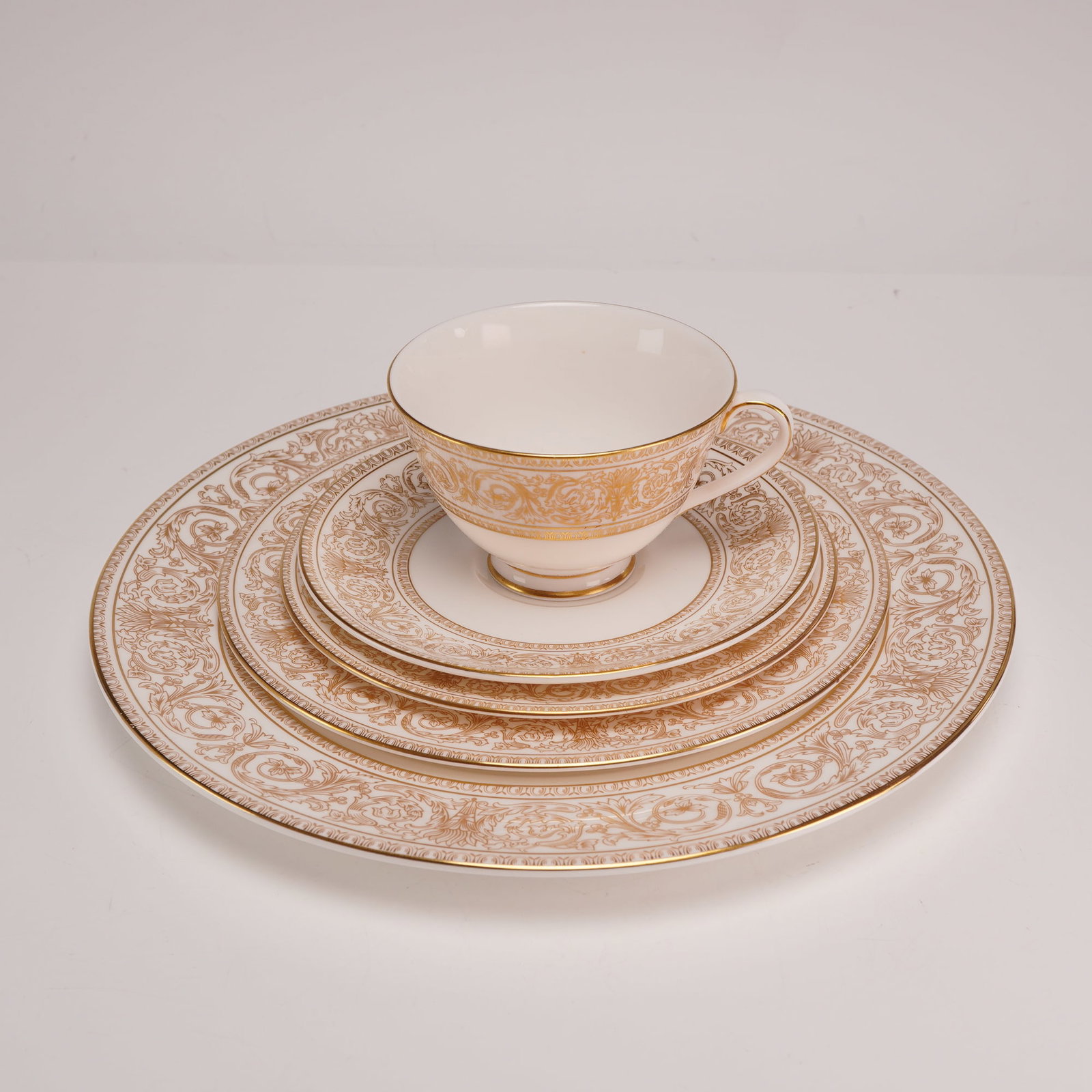 5pc Royal Doulton Sovereign Fine Bone China Place Setting (1 of 3)