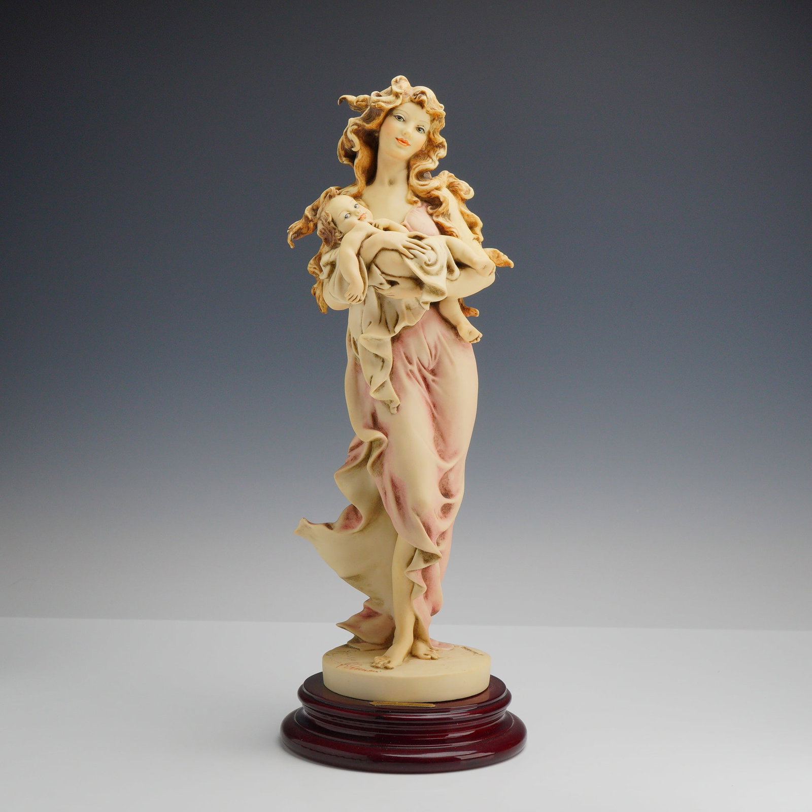Giuseppe Armani Florence Sculture d'Arte Figurine Loving Arms 0880E: This large-scale figurine is titled Loving Arms, model number 880, produced by Florence Sculture d'Arte and designed by artist Giuseppe Armani. The piece is rendered in an Art Nouveau style, depicting