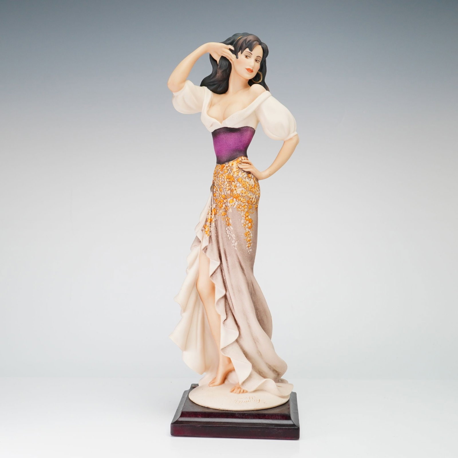 Giuseppe Armani Florence Sculture d'Arte Figurine The Gipsy Girl 2066C: A cold-cast porcelain figurine titled The Gipsy Girl, created by artist Giuseppe Armani for Florence Sculture d'Arte. The figure is depicted in a standing pose with long, dark hair, one hand raised to