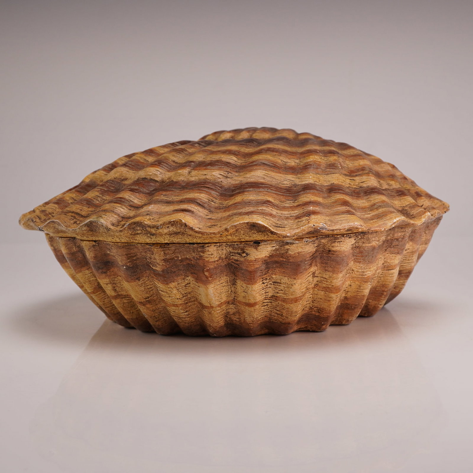 Castilian Imports Ceramic Scallop Shell Hinged Box with Clownfish Interior (1 of 5)
