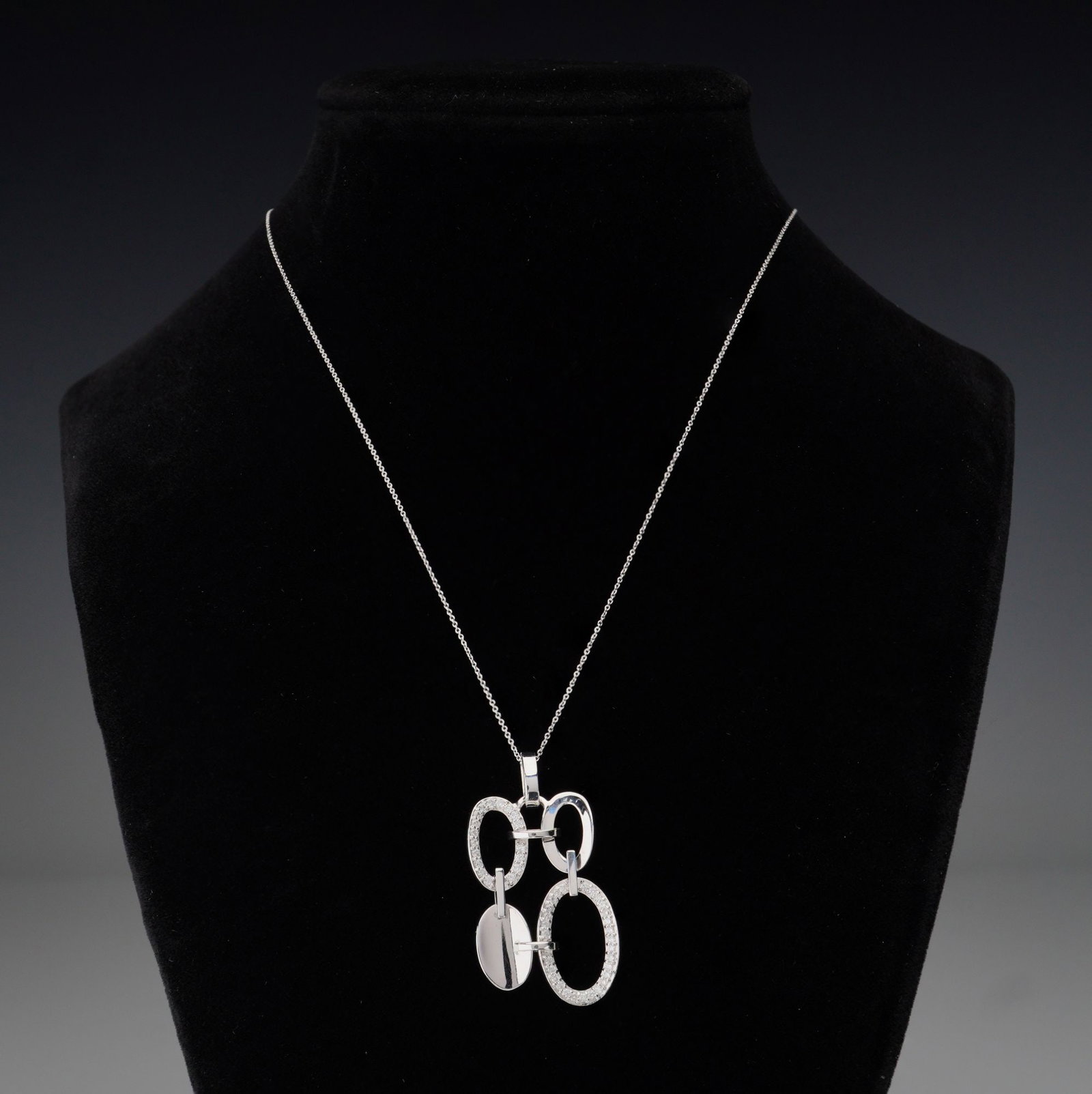14K White Gold 0.40ctw Diamond Interlocking Oval Pendant Necklace (1 of 3)