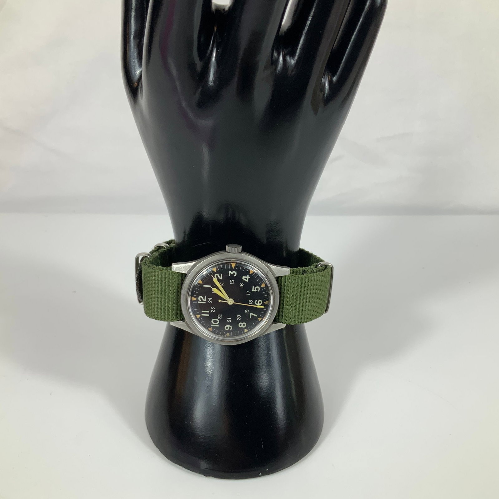 Hamilton US Military Issue Field Watch MIL-W-3818B: A vintage U.S. military-issue field watch attributed to Hamilton, manufactured to specification MIL-W-3818B. The timepiece features a stainless-steel case with a matte, non-reflective finish and an un