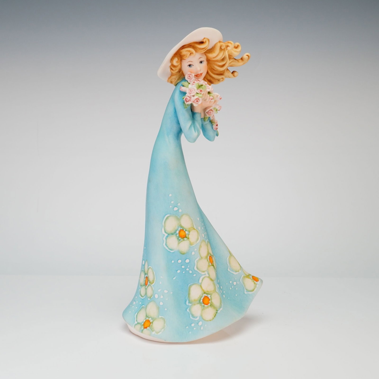 Giuseppe Armani Florence Figurine Roses Garden 2224C: Giuseppe Armani for Florence Sculture d'Arte figurine titled Roses Garden, model number 2224C. This hand-painted bisque porcelain sculpture features a matte finish. The piece depicts a woman in a ligh