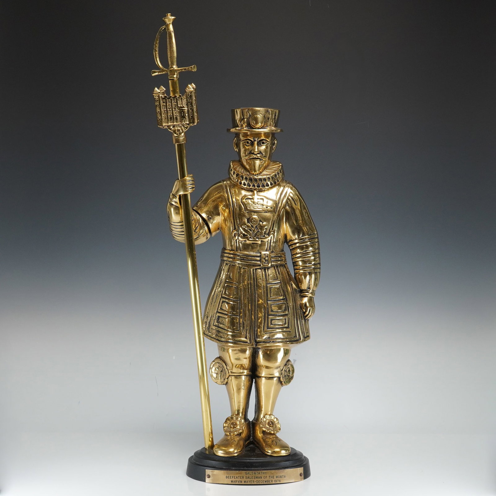 Vintage Cast Metal Beefeater Gin Galsworthy Salesman of the Month Award 1976 (1 of 5)
