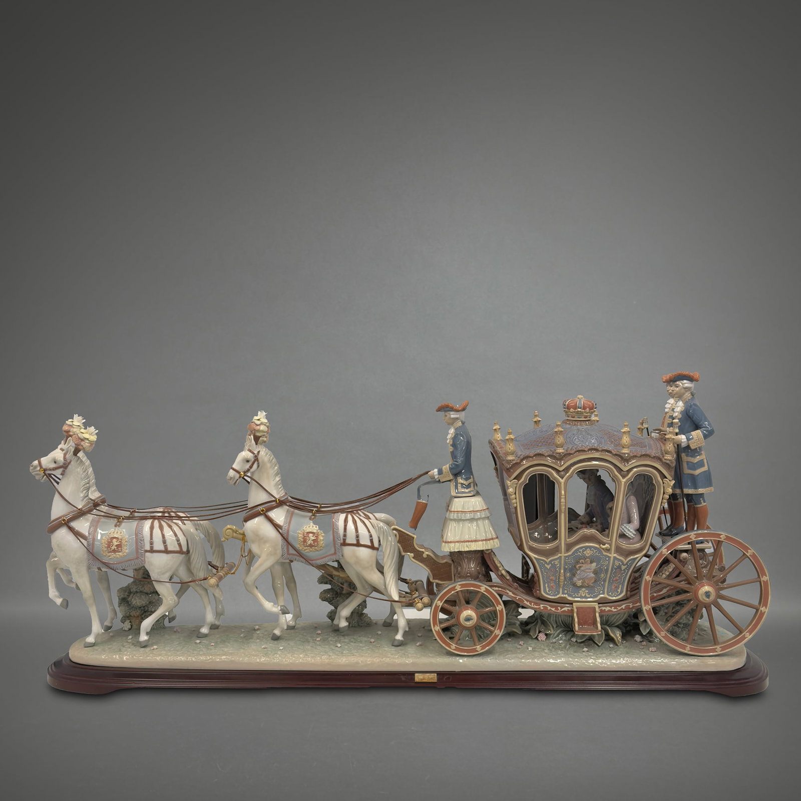 Lladro Porcelain Figurine, 18th Century Coach 1001485 (1 of 5)