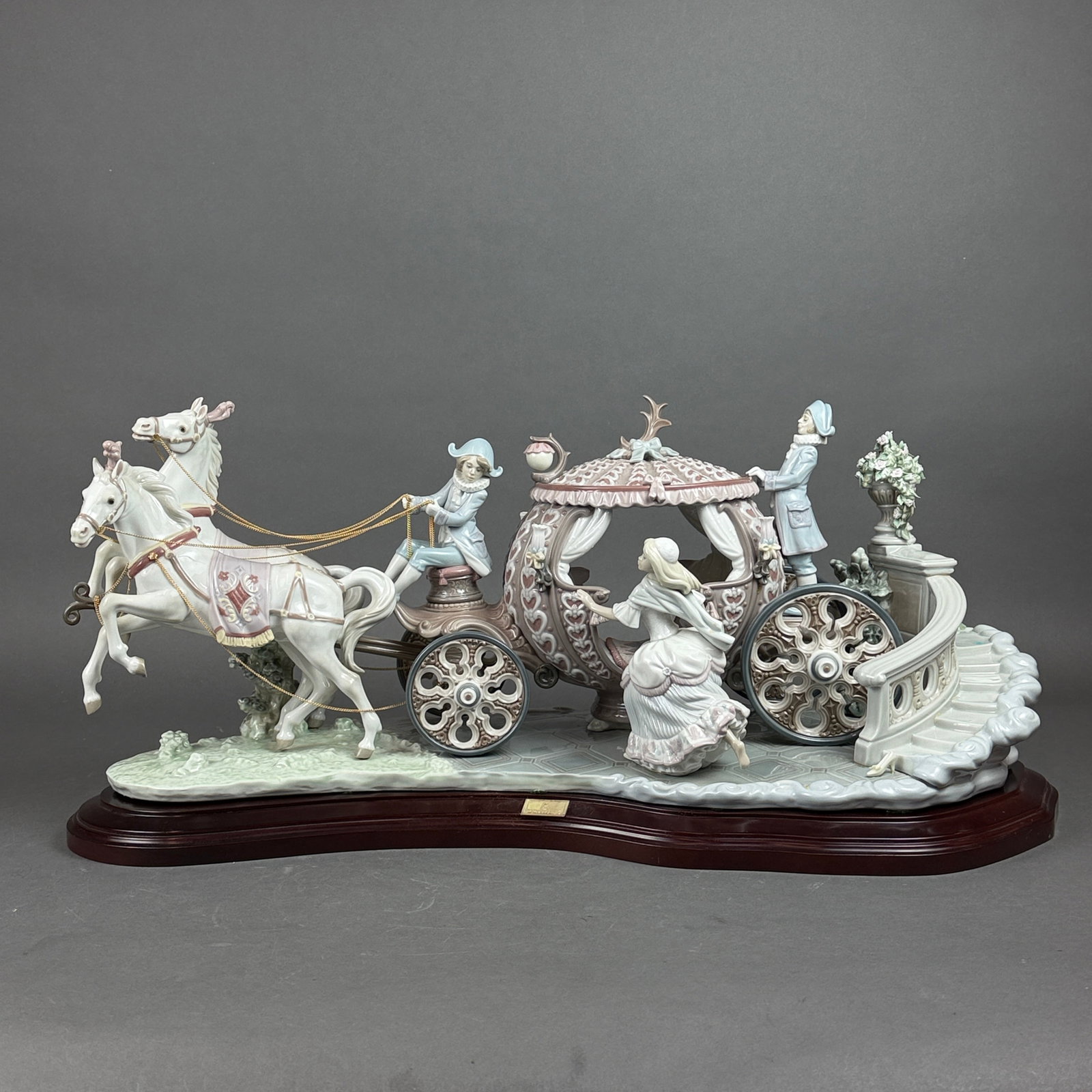 Lladro Porcelain Figurine, At Stroke Twelve 1001493 (1 of 5)