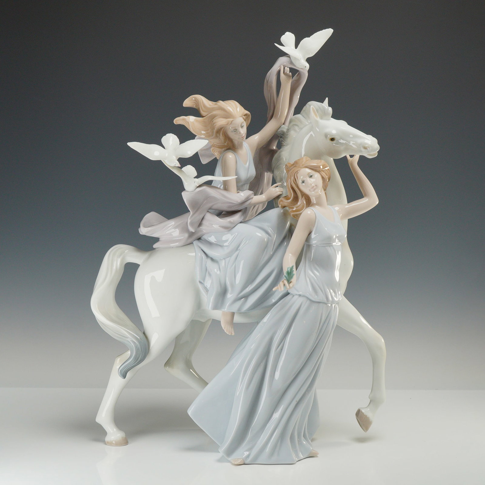 Lladro Porcelain Figurine, Peace and Liberty 01006707 (1 of 4)