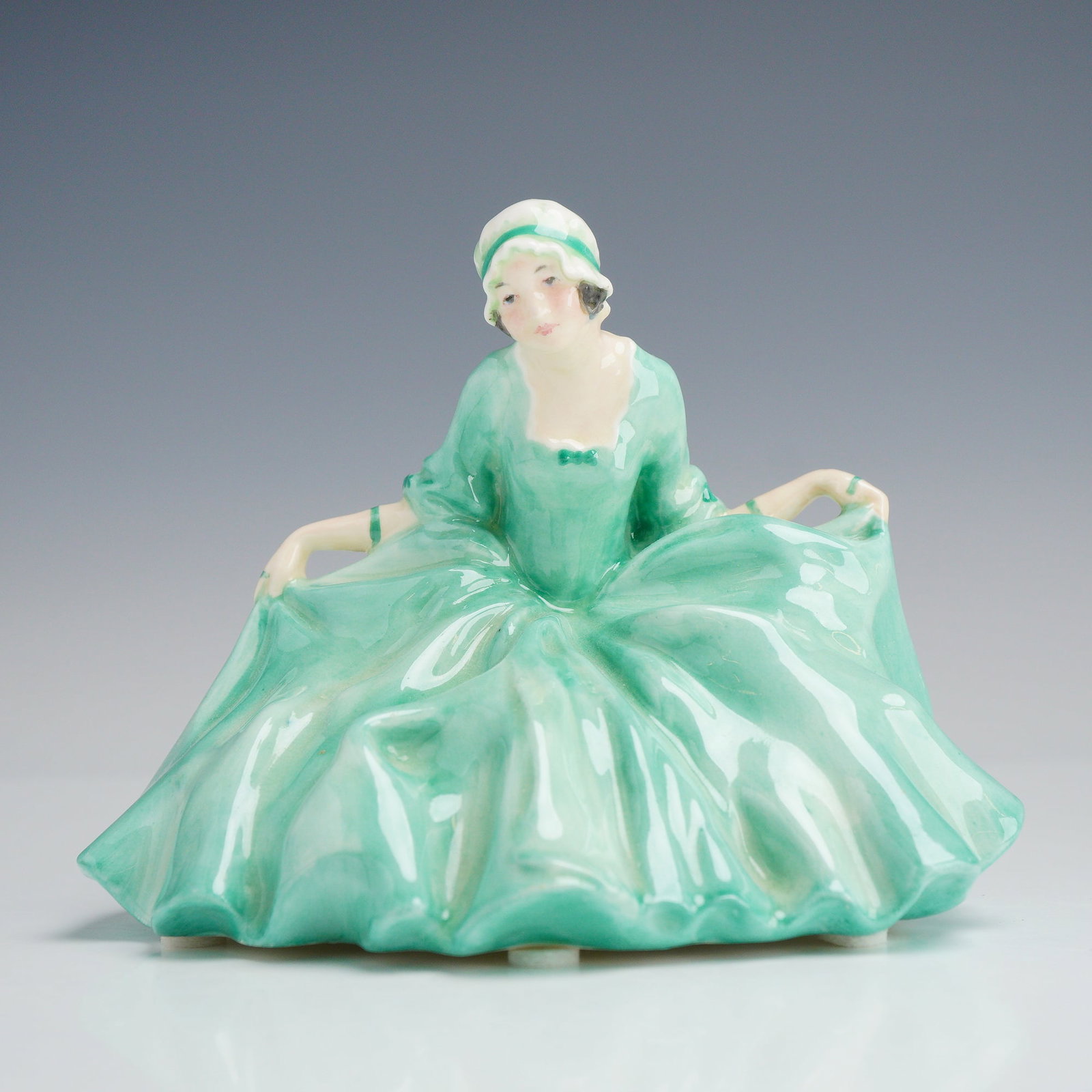 Royal Doulton Porcelain Figurine Polly Peachum HN 489 (1 of 3)