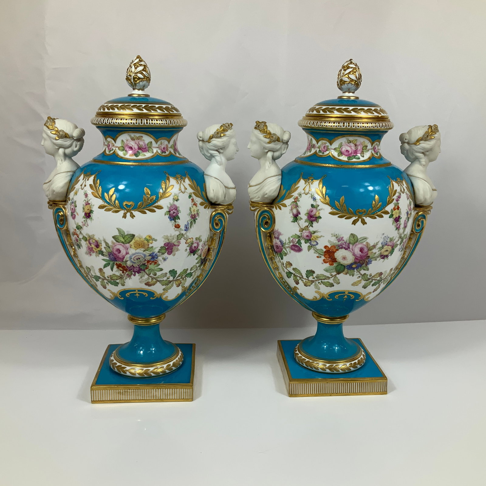 Pair of Fine Minton Neoclassical Lidded Vases in Sevres Style (1 of 3)