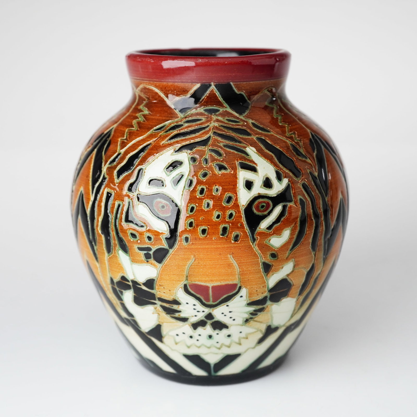 Dennis China Works Sally Tiffin Trial1 Small Vase, Mr T Lion (1 of 4)