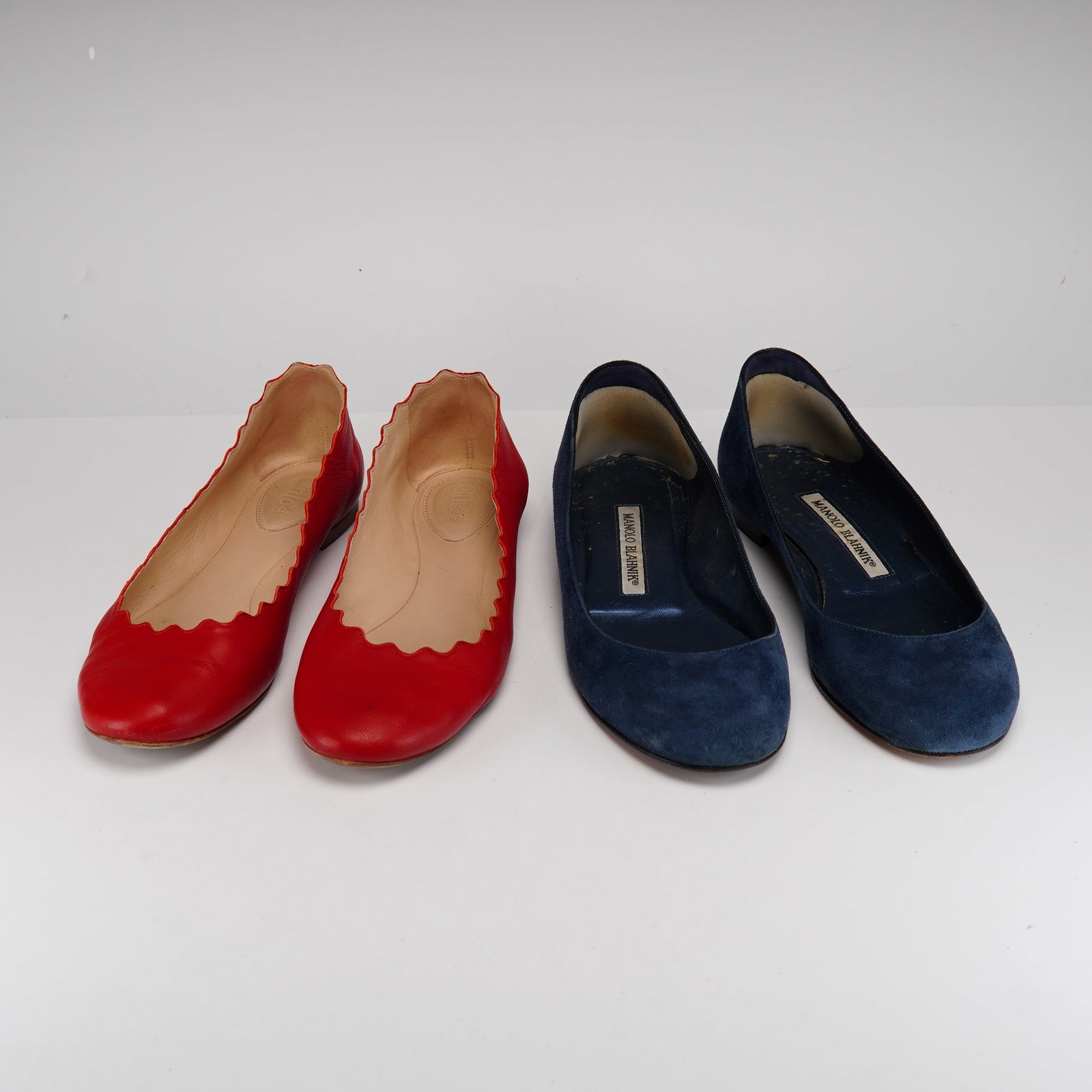 A Pair of Designer Ballet Flats, Chloe Lauren and Manolo Blahnik: This lot features two pairs of luxury designer ballet flats. The first pair is the Chloe Lauren scalloped flat in red leather, size 35. These shoes feature the signature wavy scalloped topline, leathe
