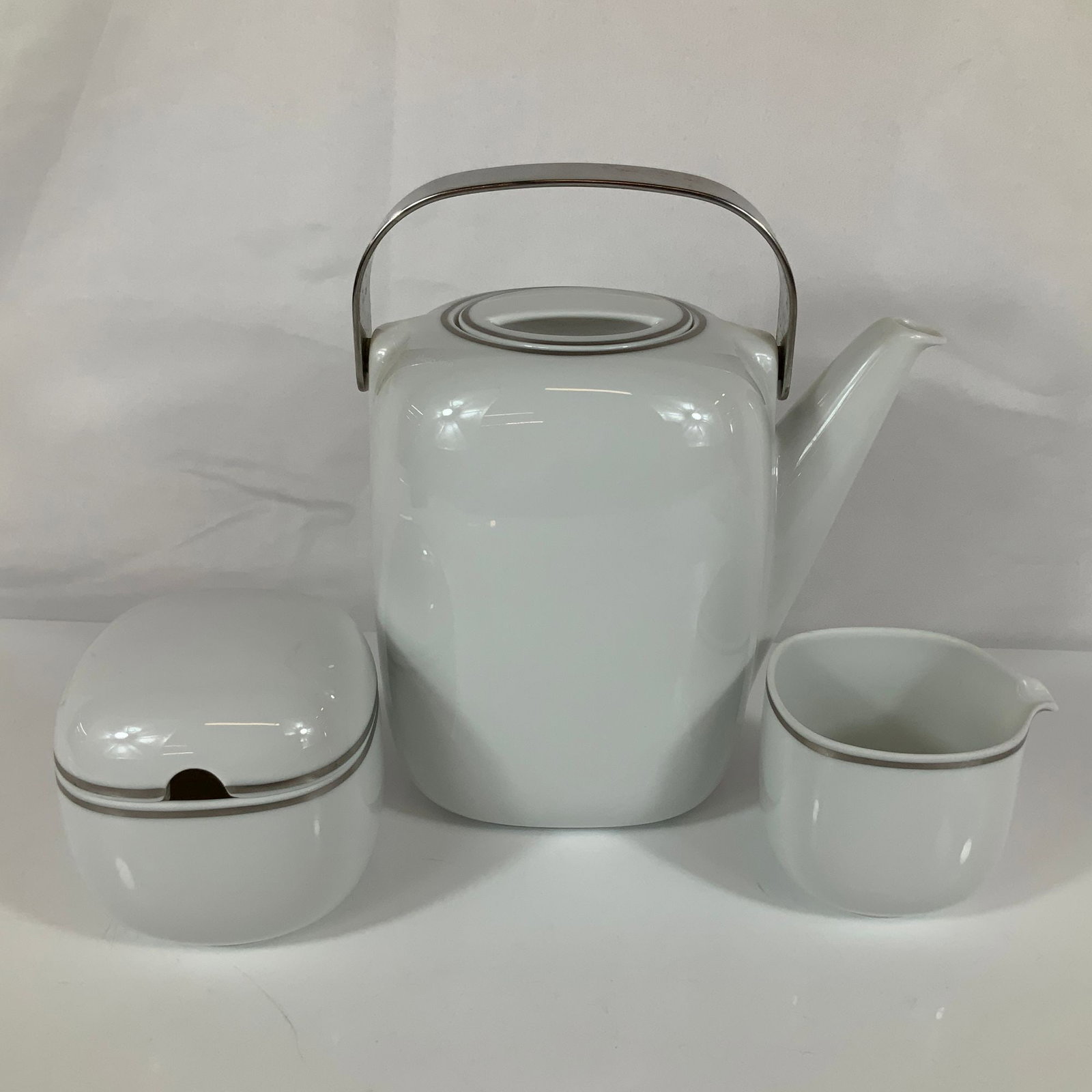 3pc Rosenthal Porcelain Studio-Linie Suomi Teapot, Lidded Sugar Bowl and Creamer Jug (1 of 5)