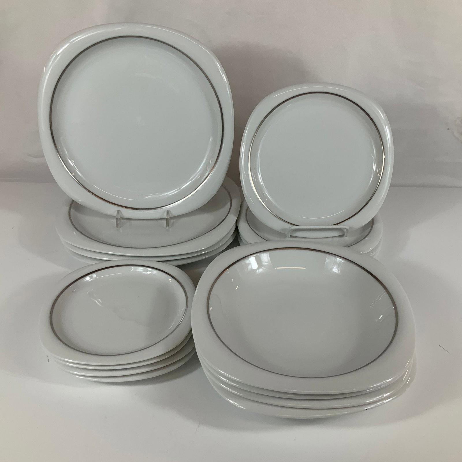 16pc Rosenthal Studio-Linie Suomi Lanka Platinum Band Porcelain Dinnerware Set (1 of 3)