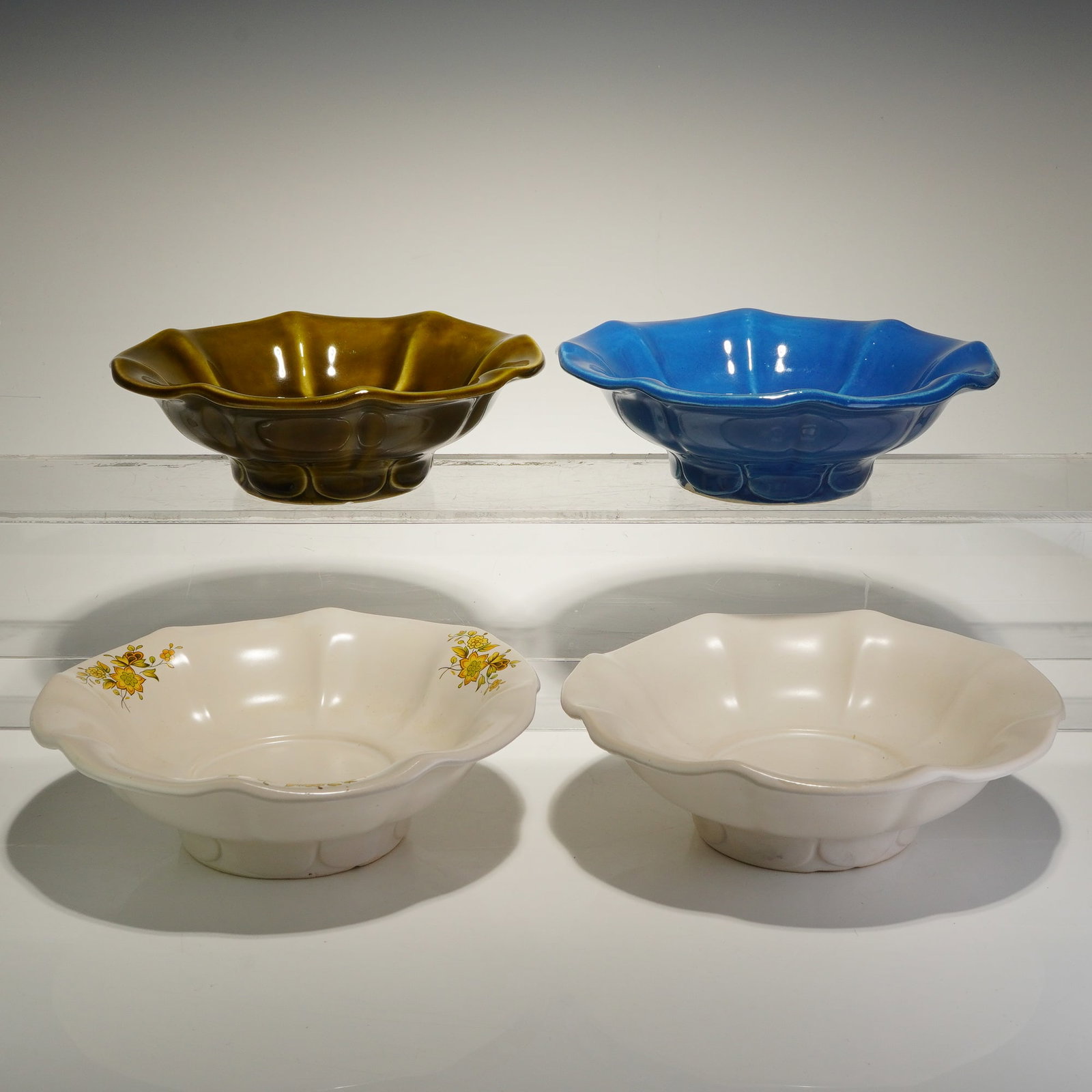 4pc McCoy Pottery Flower Shaped Bowls in Various Colors and Decorations: A collection of 4pc McCoy Pottery flower shaped bowls featuring a scalloped rim and fluted body design. This group includes ceramic pieces finished in various glazes, including olive green, bright blu