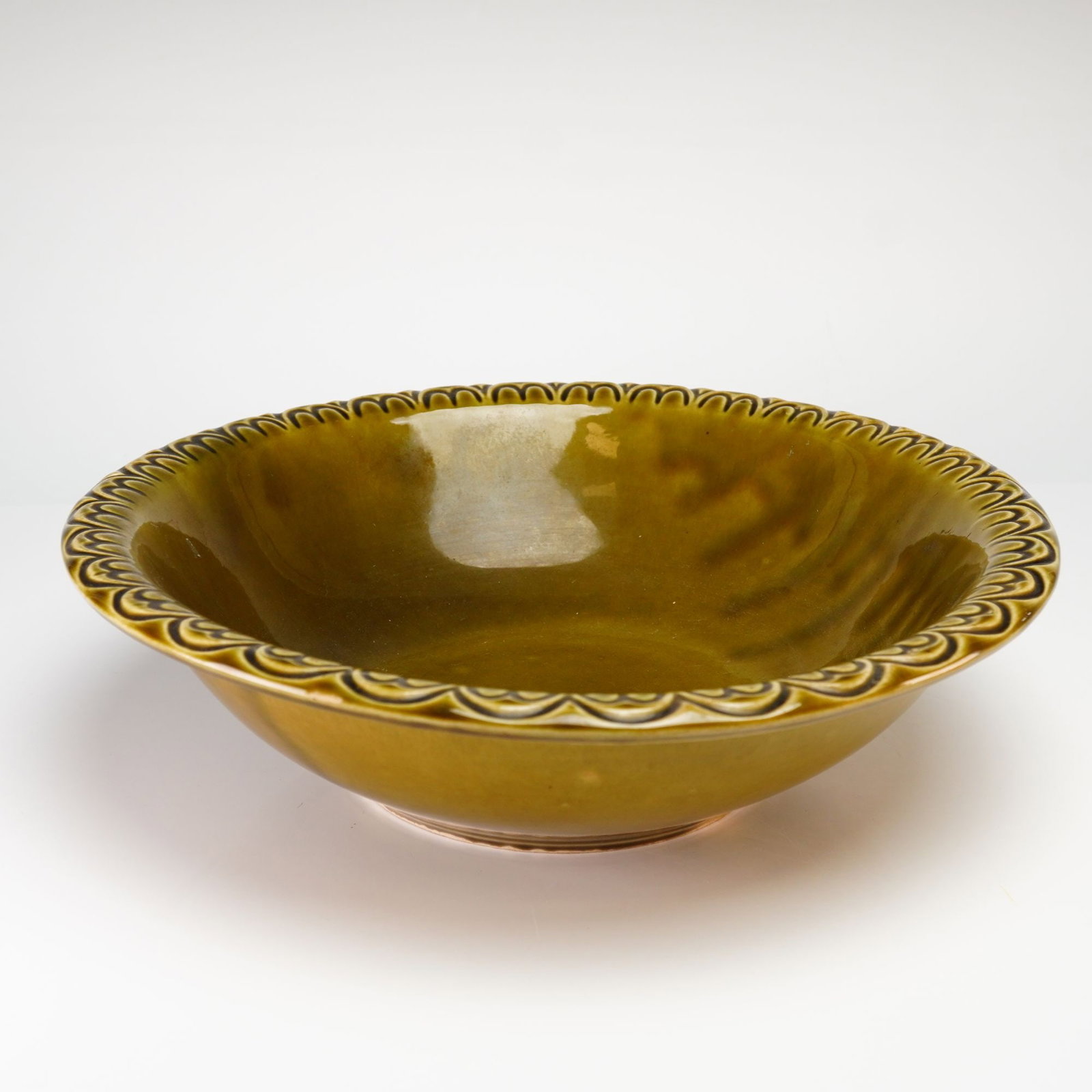 McCoy Pottery Olive Green Decorative Basin Bowl 7516: This McCoy decorative bowl 7516 is a vintage ceramic vessel featuring a high-gloss olive green glaze characteristic of mid-century production. The bowl is constructed with a wide, flaring rim decorate