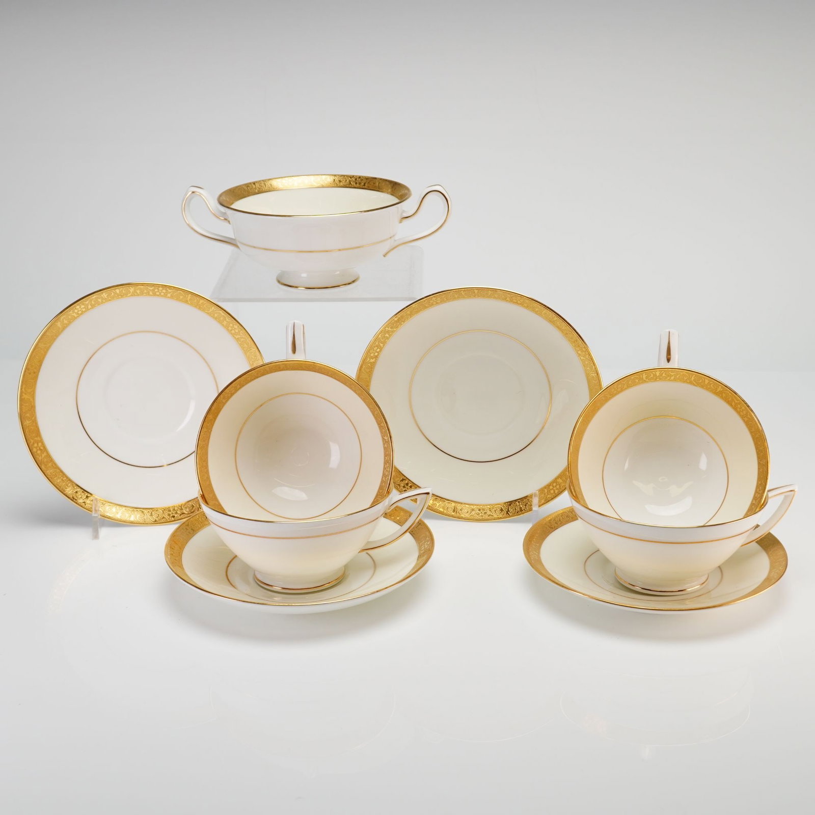 Set of Nine Minton Bone China Cups and Saucers, Westminster Pattern (1 of 5)