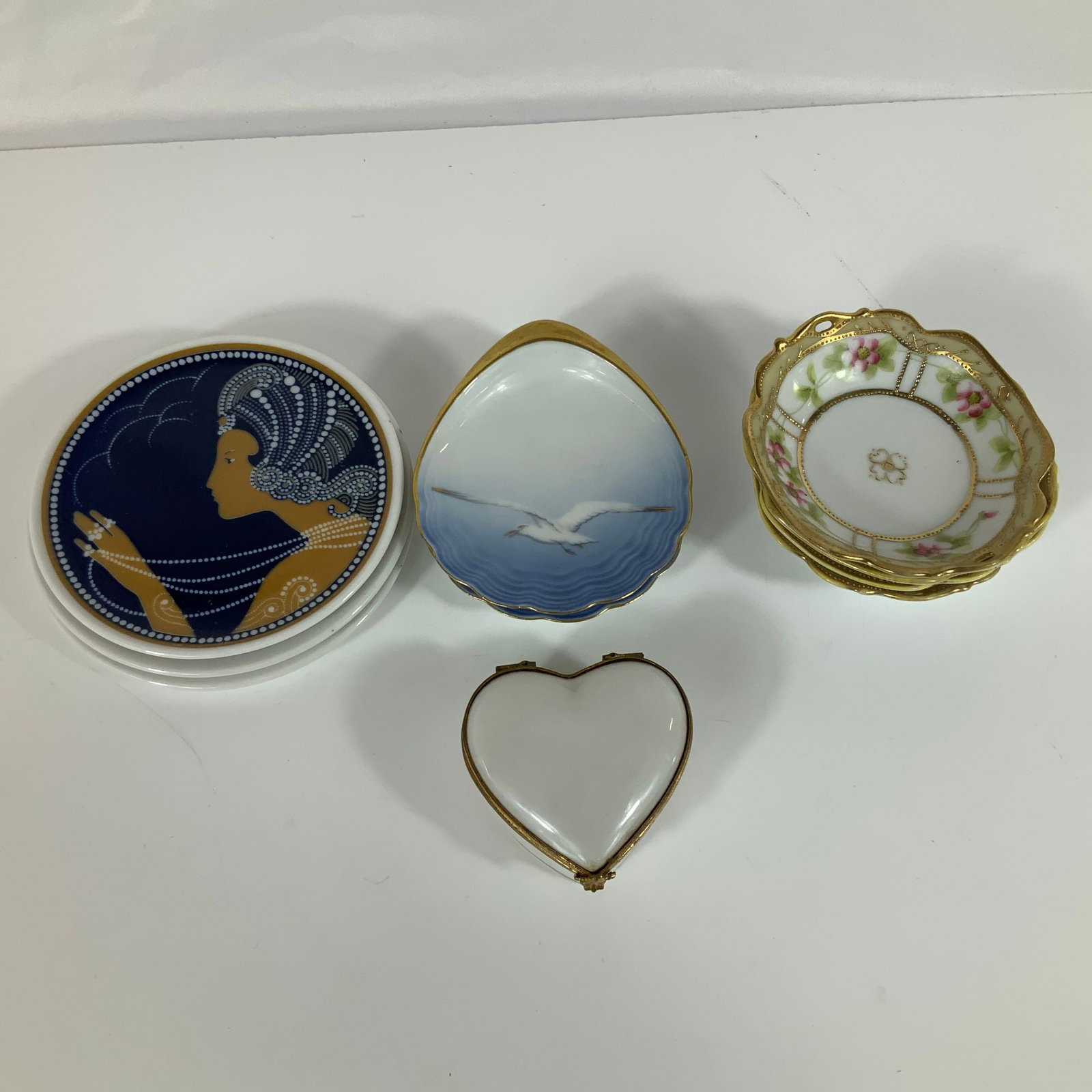 A Collection of 10 Porcelain Items Including Royal Copenhagen Seagull Dishes and Hutschenreuther: This collection consists of 10 items of fine porcelain from several international manufacturers. The group includes three circular Hutschenreuther porcelain coasters custom-produced for the