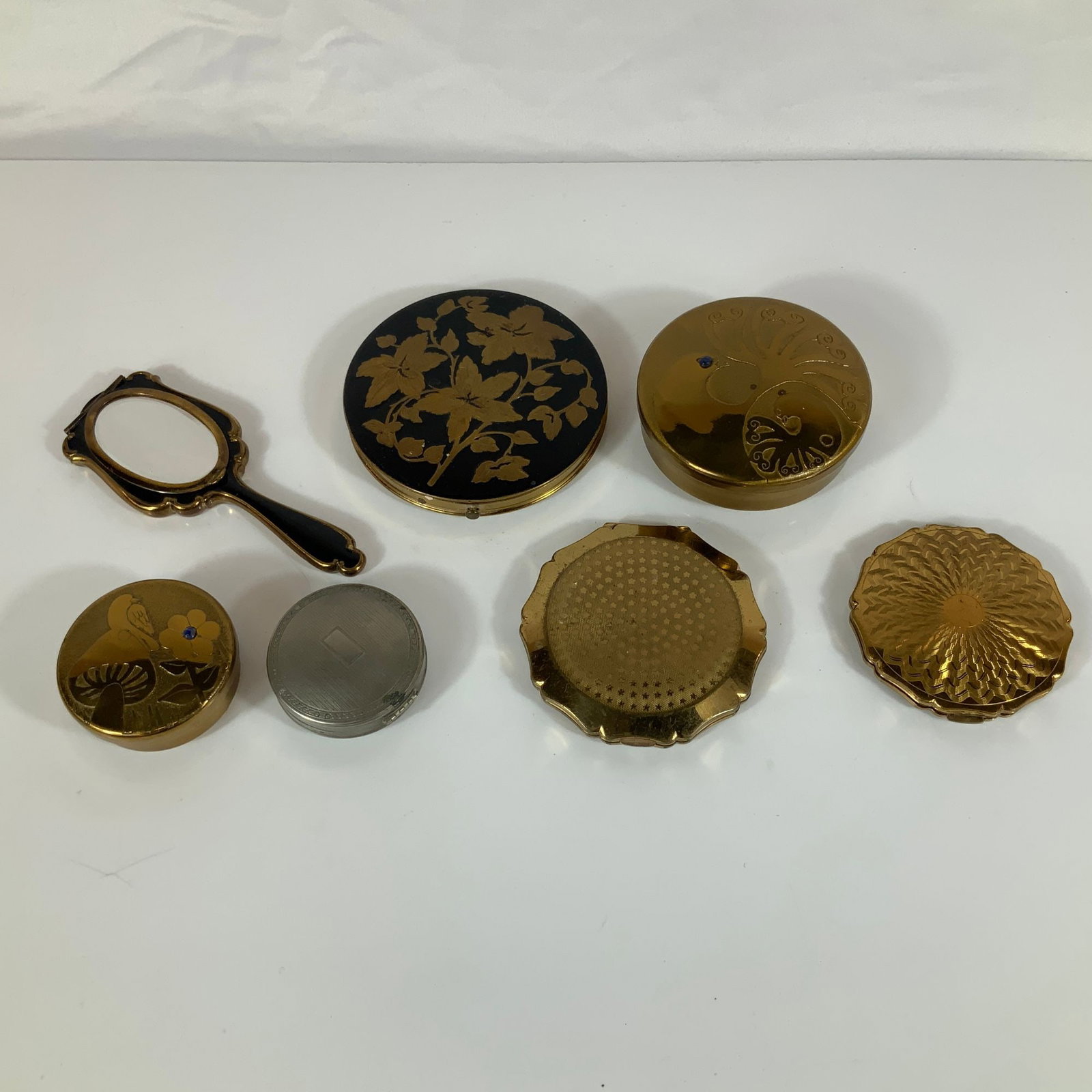 7pc Collection of Vintage Compacts and Pill Boxes including Taller Origen Chile (1 of 5)