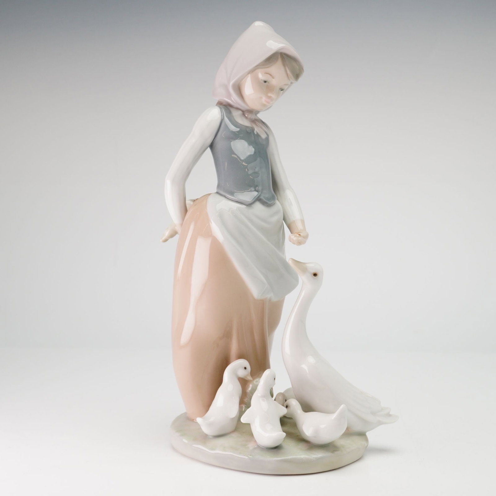 Lladro Porcelain Figurine Feedtime 01001277 (1 of 3)
