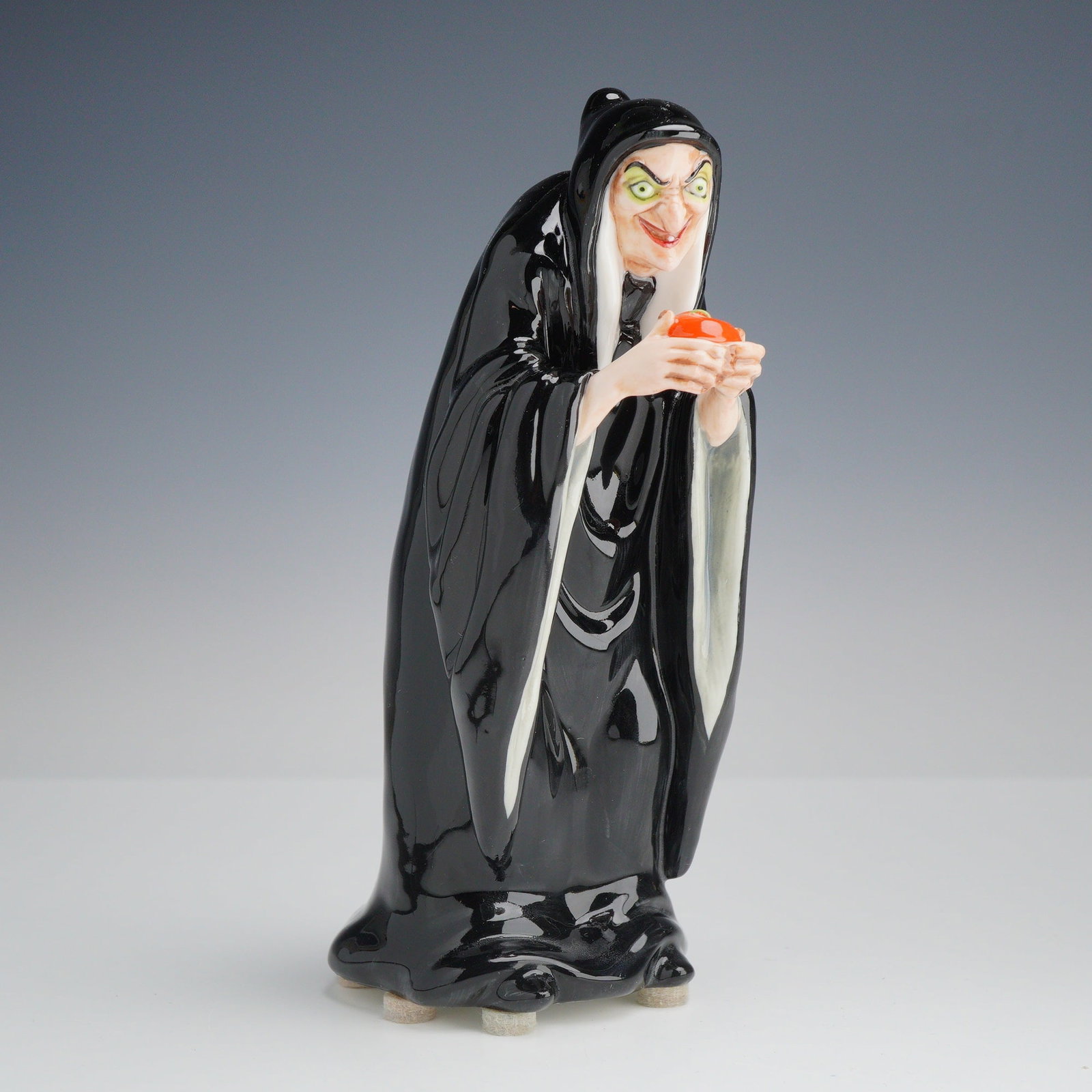 Royal Doulton The Disney Villains Collection The Witch Figurine HN 3848 (1 of 3)