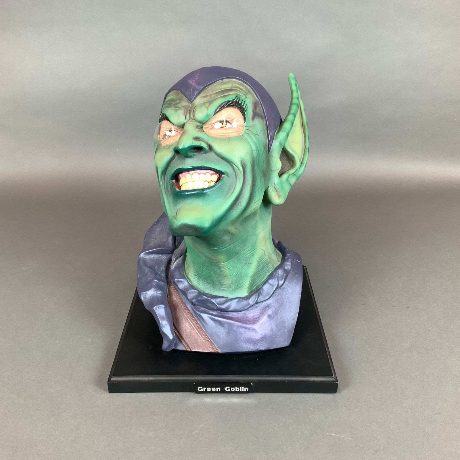 Marvel Dynamic Forces Resin Head Bust Artist Proof Edition by Martin Hill, Green Goblin: A full-size resin head bust produced by Dynamic Forces, Inc., depicting the Marvel Comics character Green Goblin (Norman Osborn). The sculpt is based on the character design by artist Alex Ross and fe
