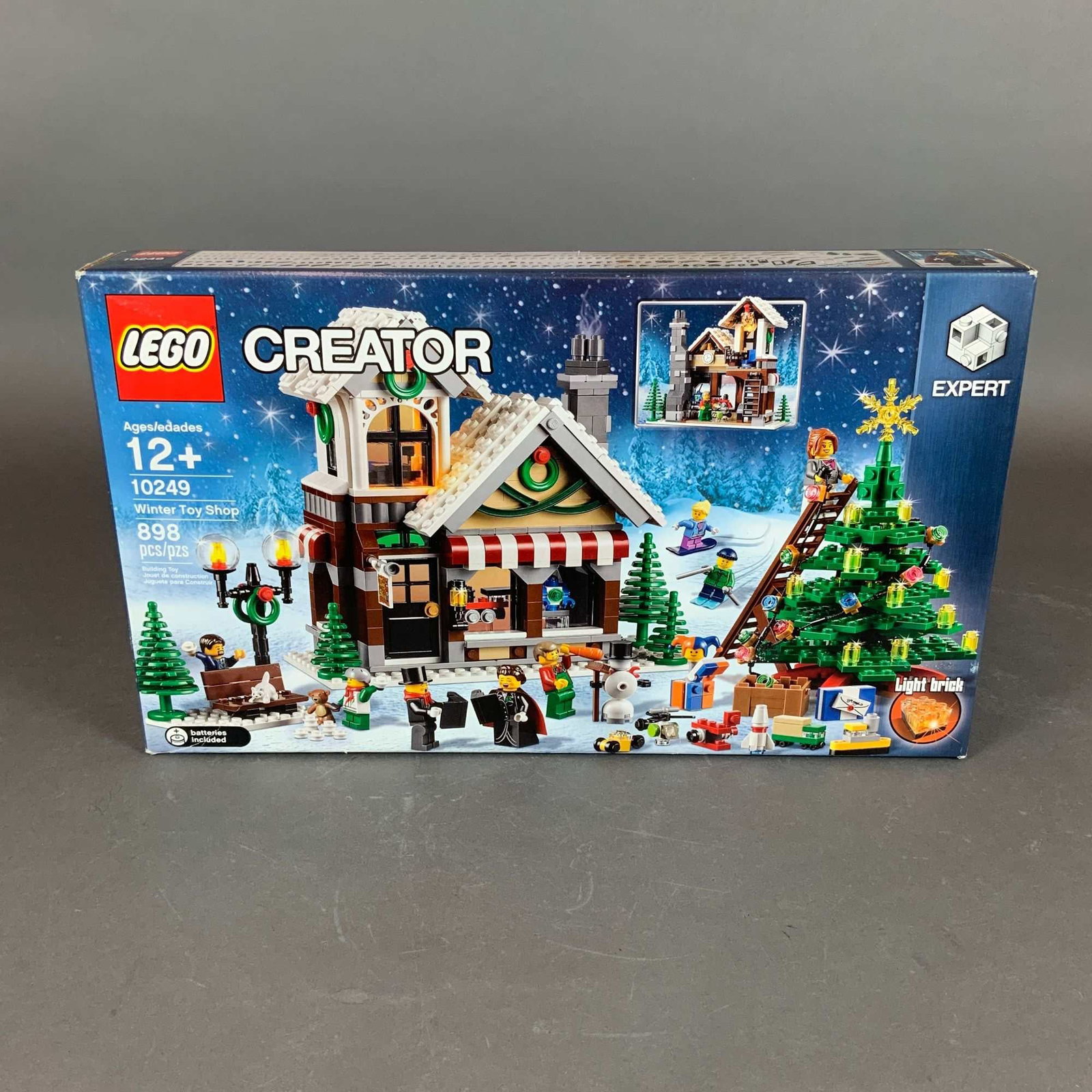 LEGO Creator Expert Winter Toy Shop Building Set 10249 (1 of 4)