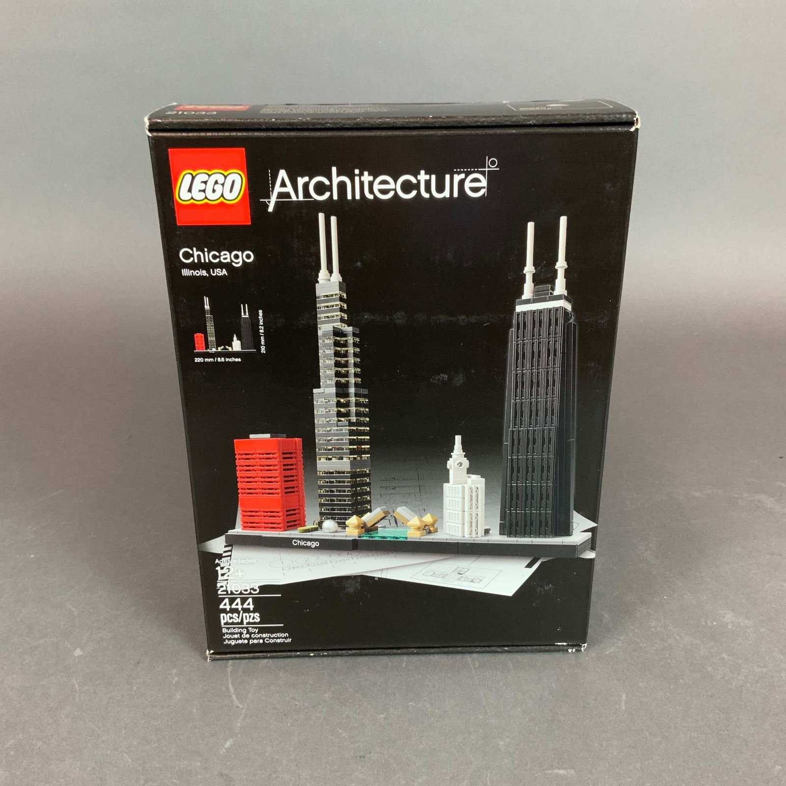 LEGO Architecture Chicago Illinois USA Skyline Building Set 21033: This is a factory-sealed LEGO Architecture series construction set featuring the Chicago, Illinois skyline, set number 21033. Manufactured by The LEGO Group, the set consists of 444 plastic pieces des