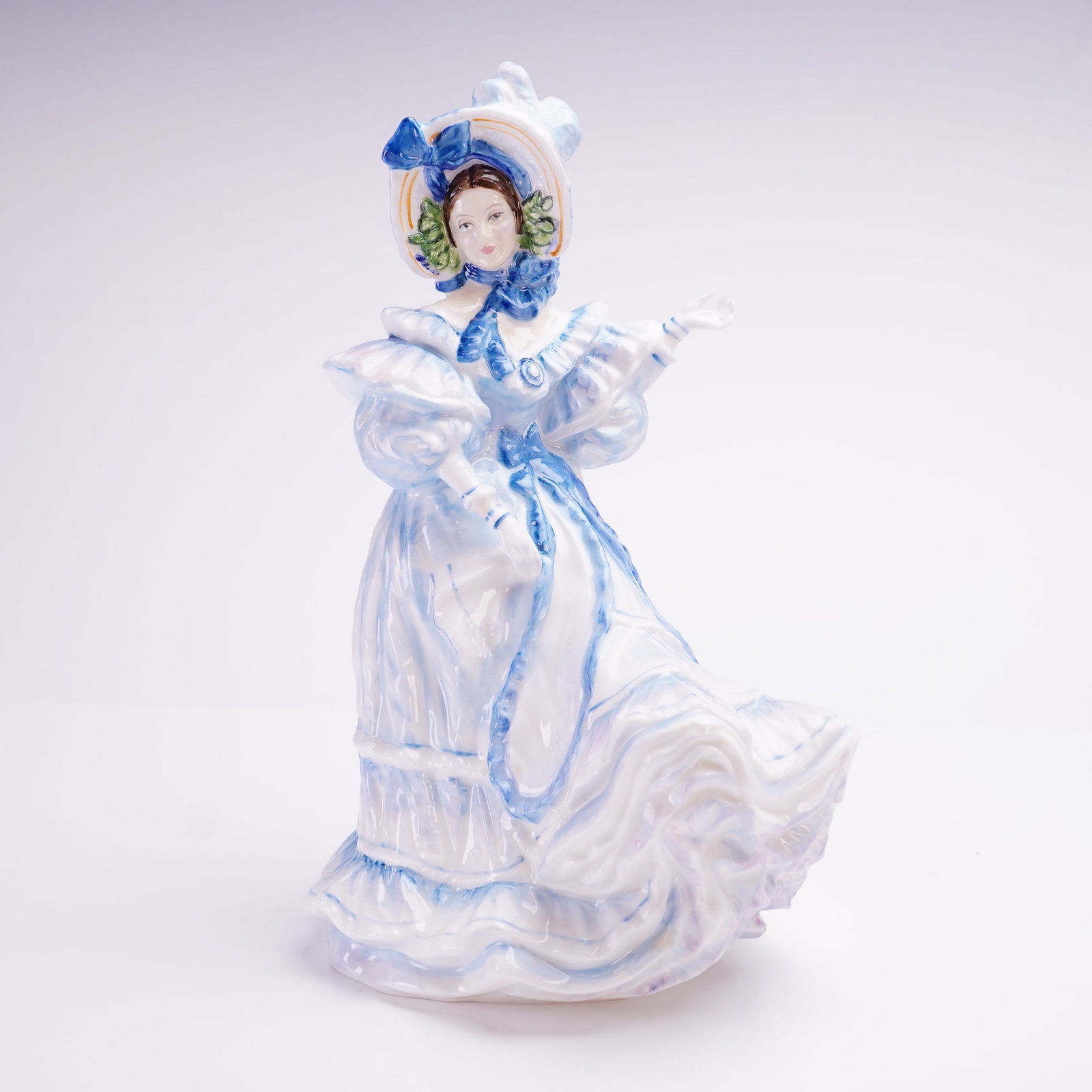 Royal Doulton Flowers of Love HN3700 Forget-Me-Nots Figurine (1 of 3)