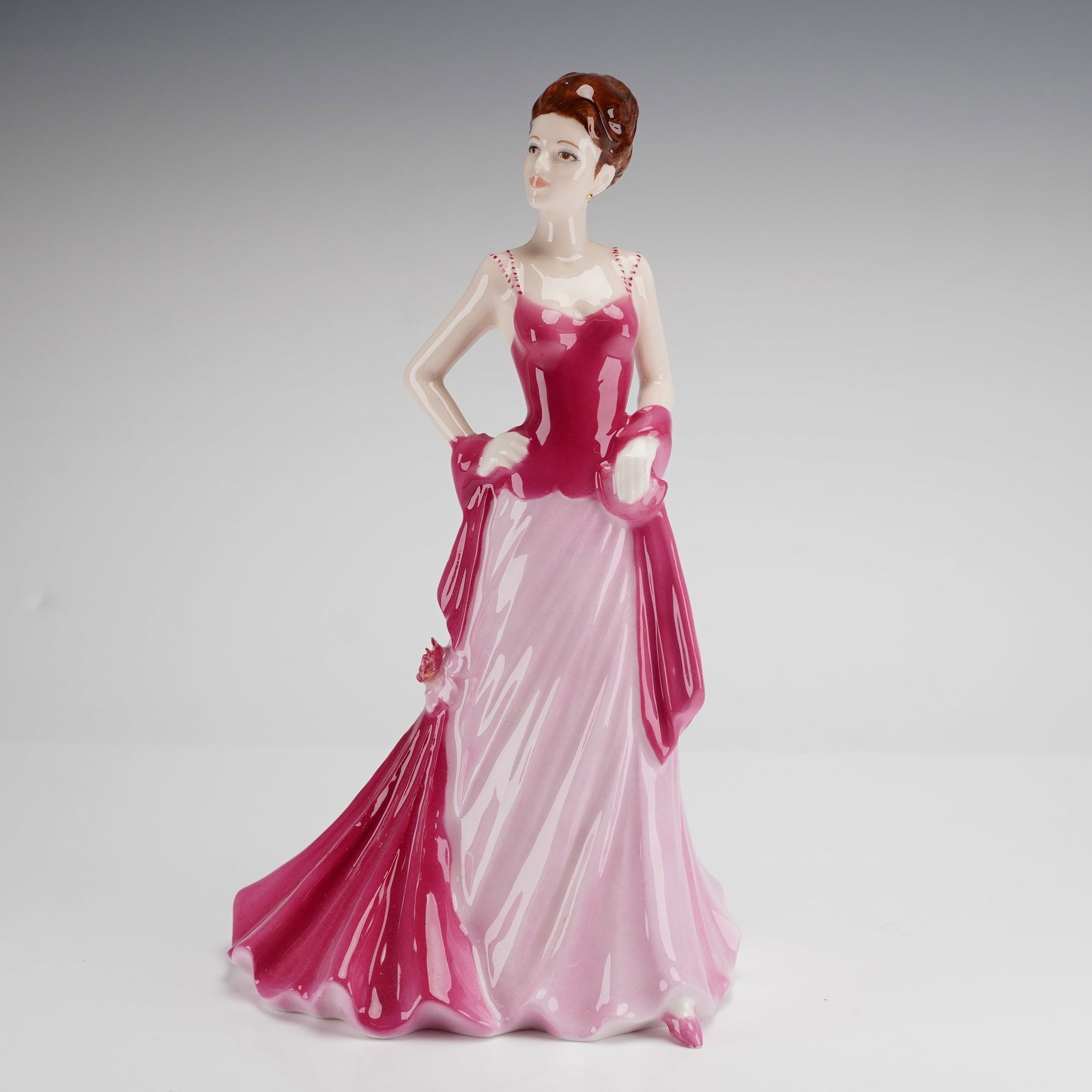 Coalport Ladies of Fashion Bone China Figurine Elizabeth: A Coalport bone china figurine titled Elizabeth from the Ladies of Fashion series. This piece was modeled by Jack Glynn and is hand-decorated with a glossy glaze. The figure is depicted in a standing 