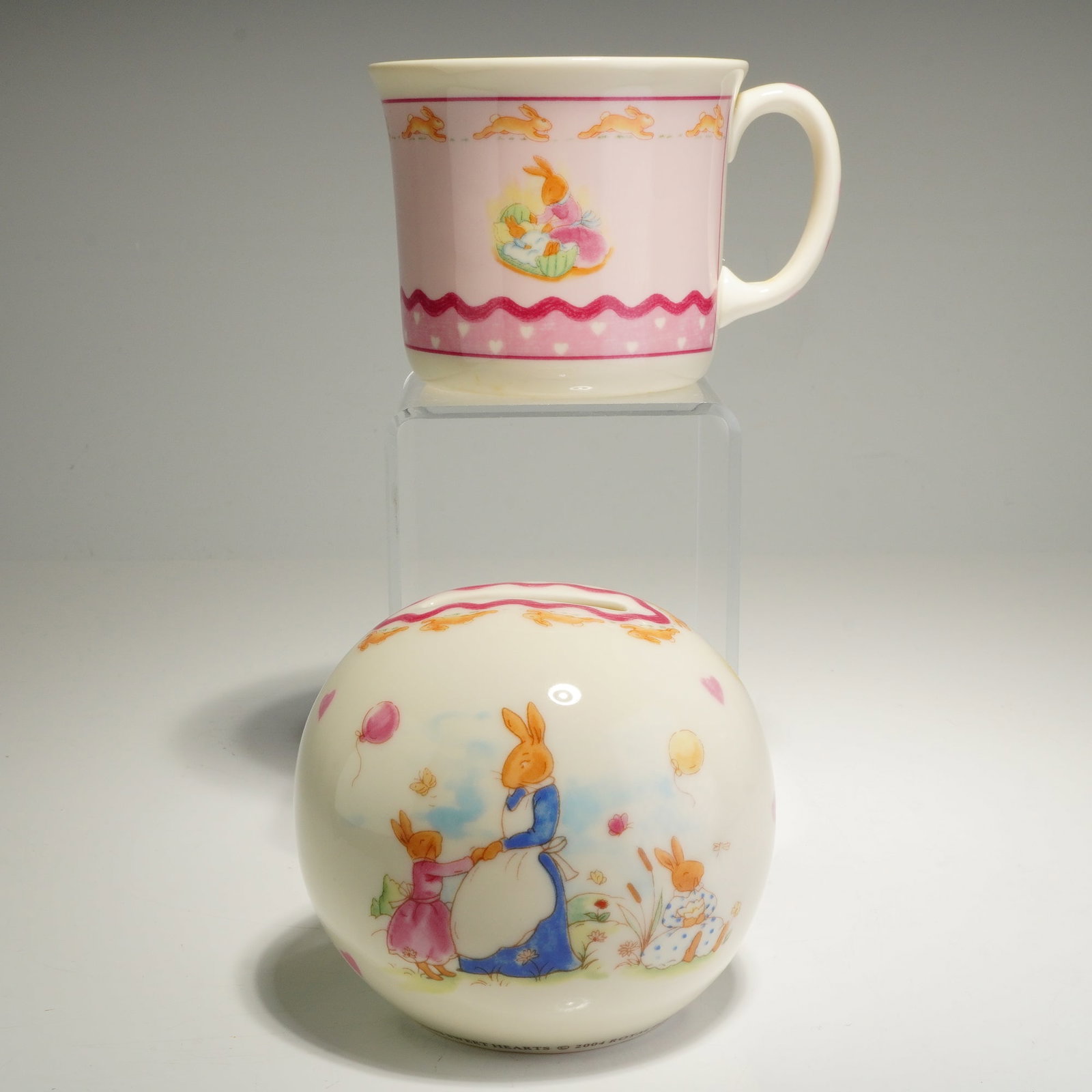 2pc Royal Doulton Bunnykins Sweet Hearts Mug and Money Bank (1 of 4)