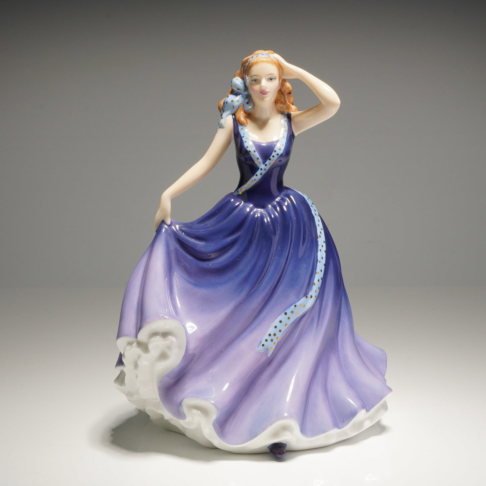 Royal Doulton Pretty Ladies Figurine Sarah HN 5316 (1 of 5)