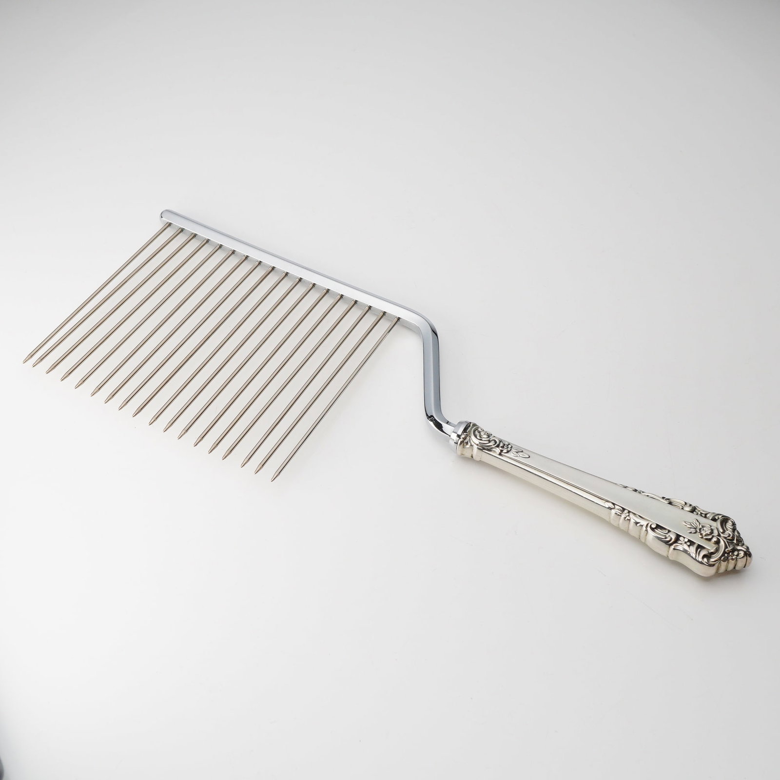 Lunt Sterling Silver Cake Breaker with Silver-Plated Prongs, Rondelay (1 of 4)