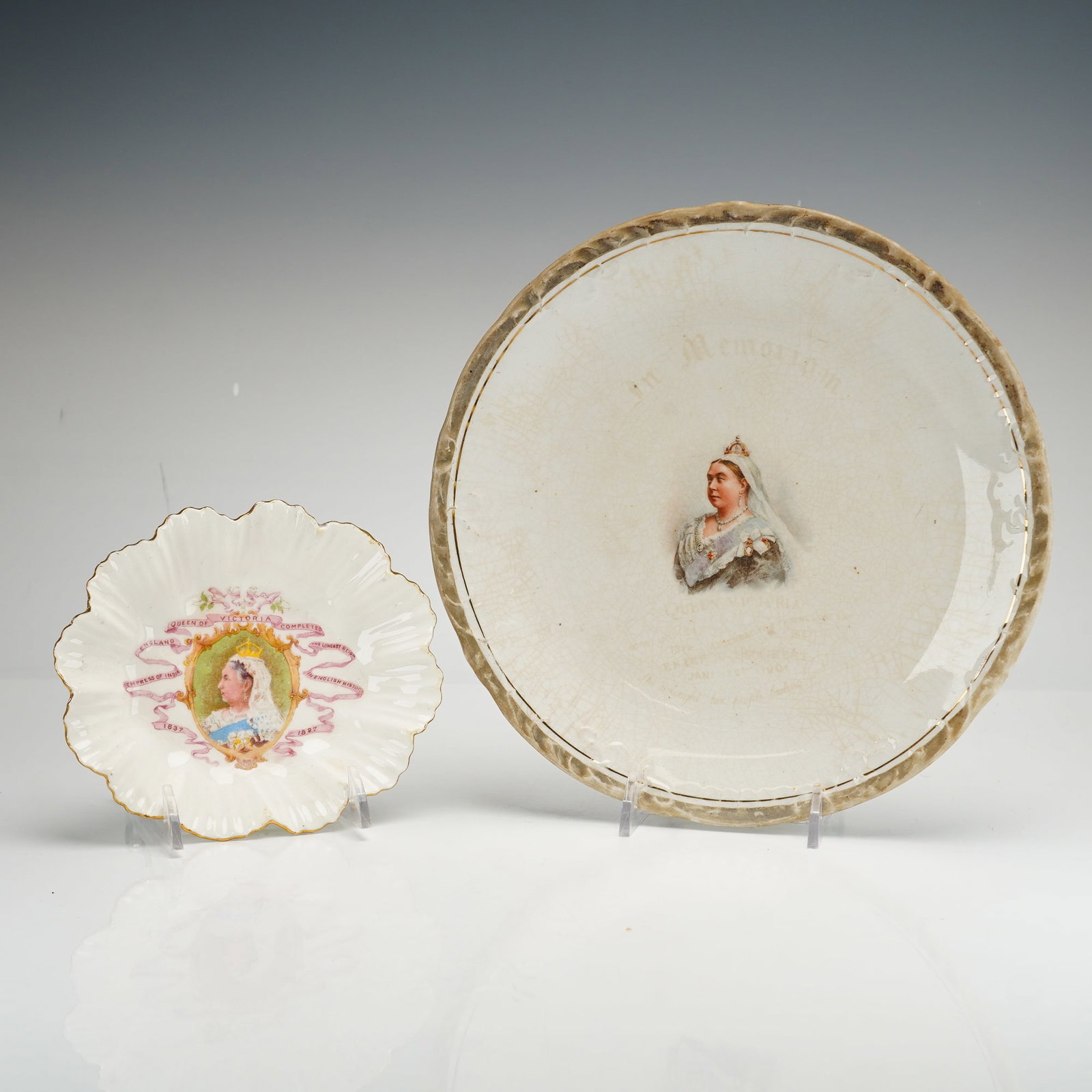 Two Queen Victoria Commemorative Ceramics Including an In Memoriam Plate and a Diamond Jubilee Dish (1 of 4)