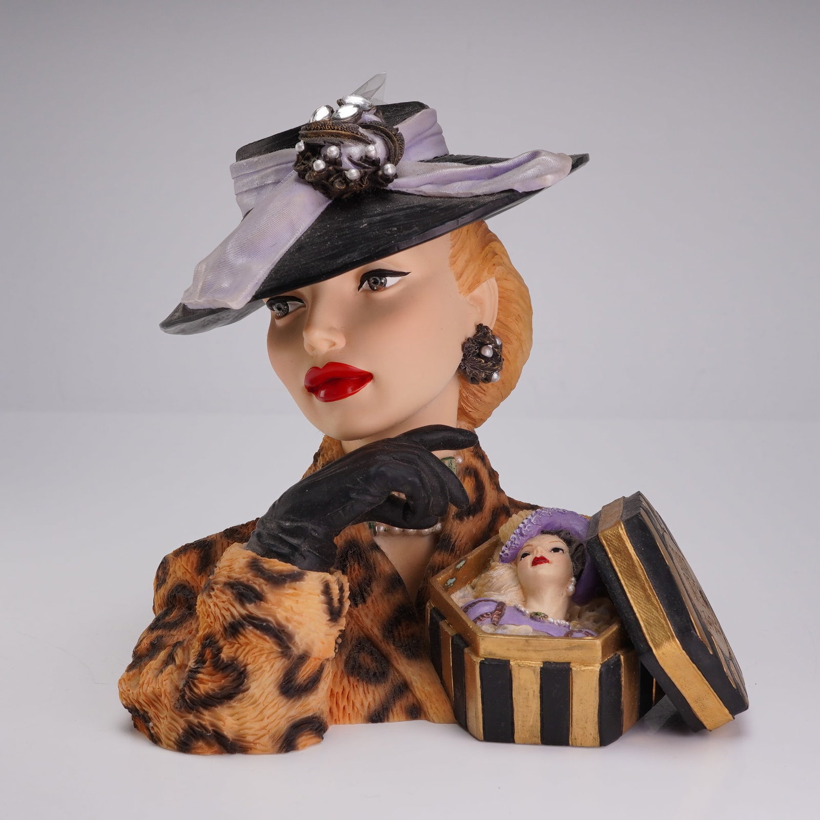 Cameo Girls Deluxe Judith 1945 Smart Shopper Special Collector Edition Lady Vase (1 of 5)