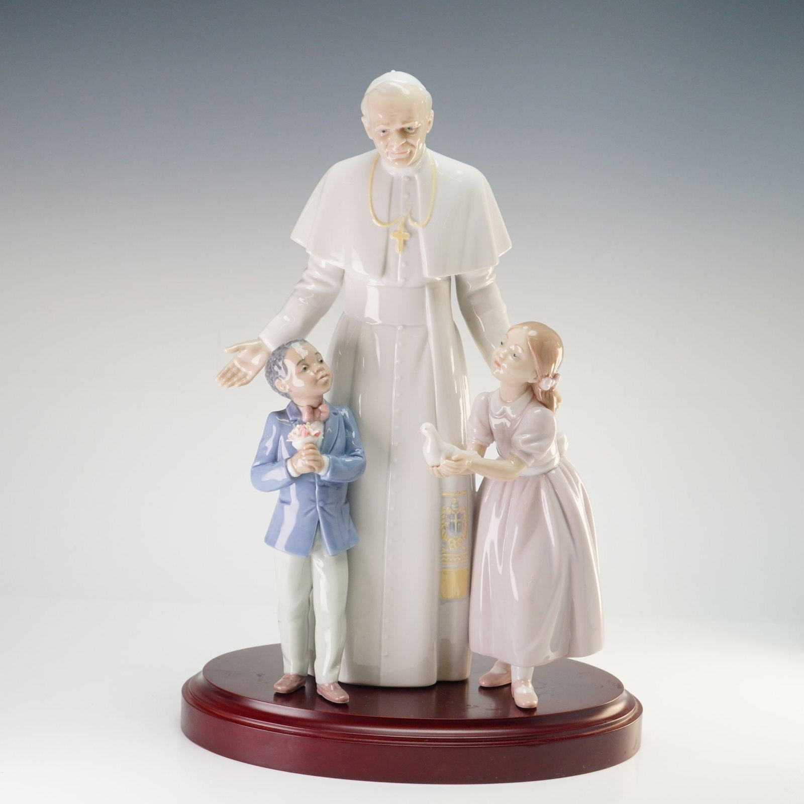 Lladro Limited Edition Signed Figurine, Pope John Paul II 01001825: Lladro porcelain figurine, model number 1825, titled Pope John Paul II. This limited edition piece is crafted in high-gloss glazed porcelain and depicts the Pope in white robes with a gold-colored pec