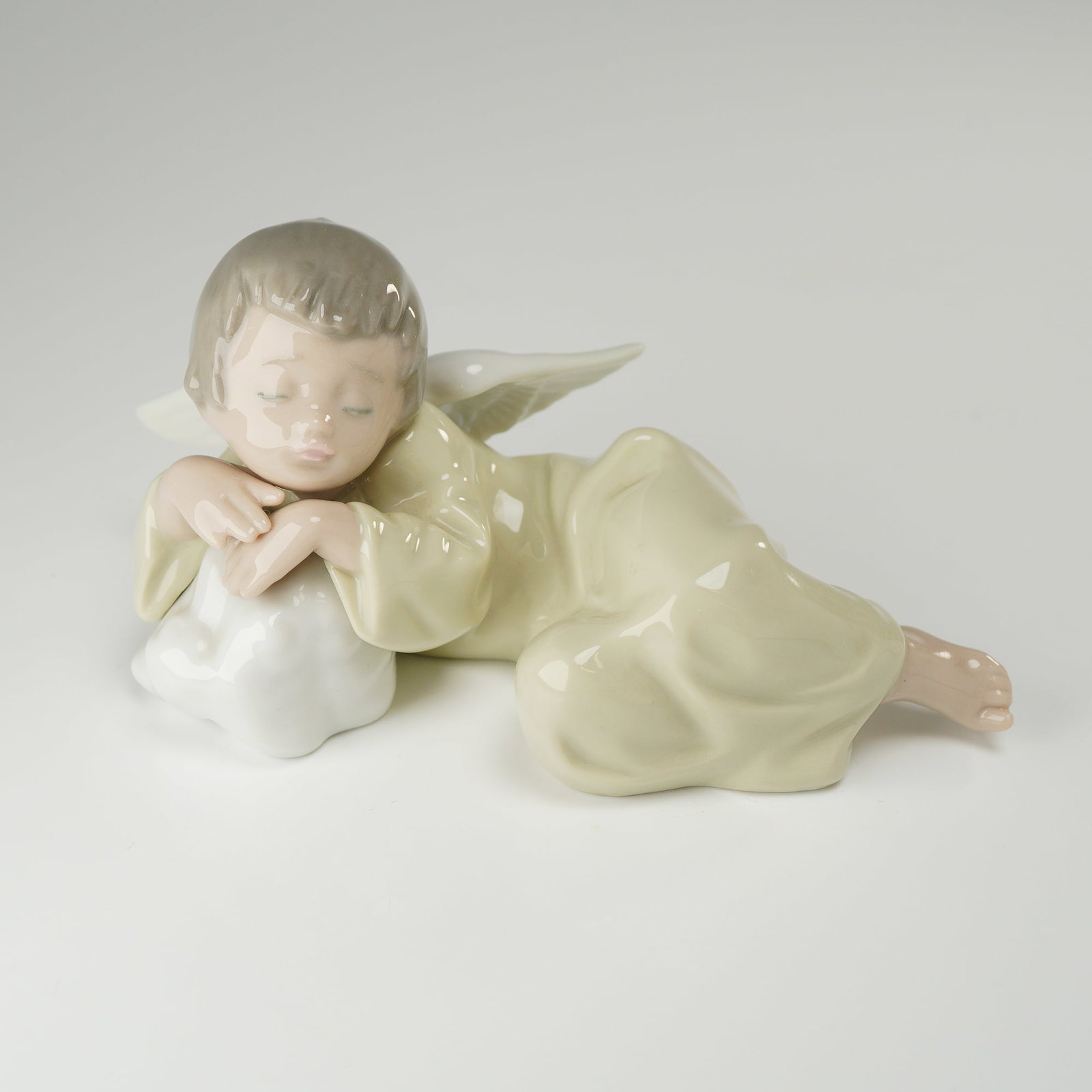 Lladro Porcelain Figurine, Heavenly Dreamer 1005728 (1 of 3)
