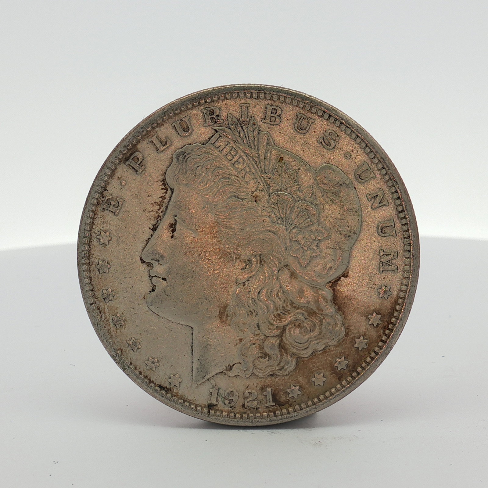 1921-S US Morgan Silver Dollar Coin Circulated: This US 1921-S Morgan silver dollar is struck in 90% silver. The coin features the S mint mark on the reverse, indicating production at the San Francisco Mint. It utilizes the standard Morgan dollar d