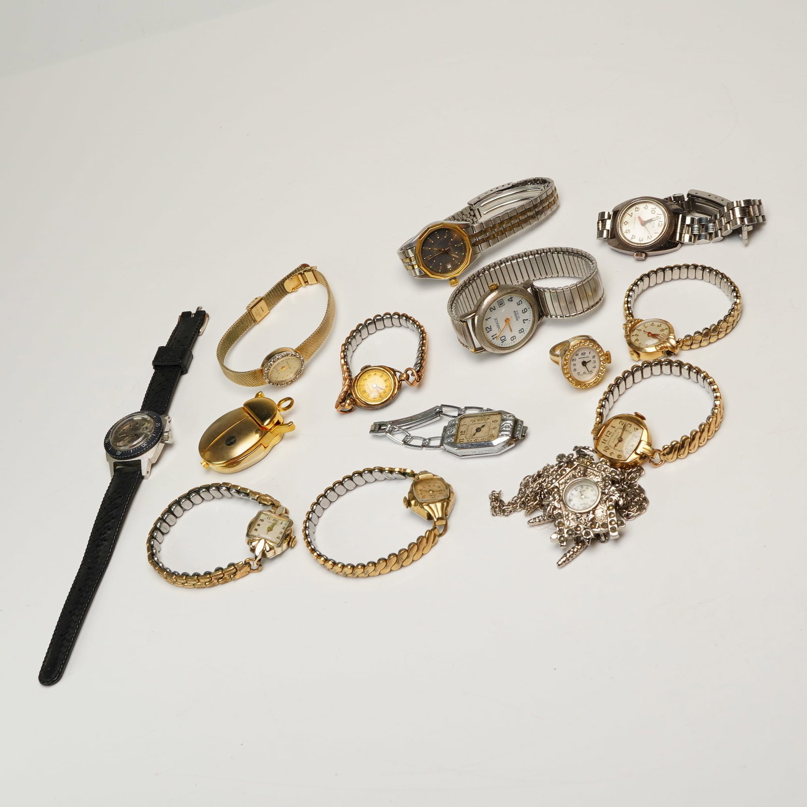 A Collection Vintage and Modern Watches for Parts or Repair Including Waltham 17 Jewels (1 of 4)