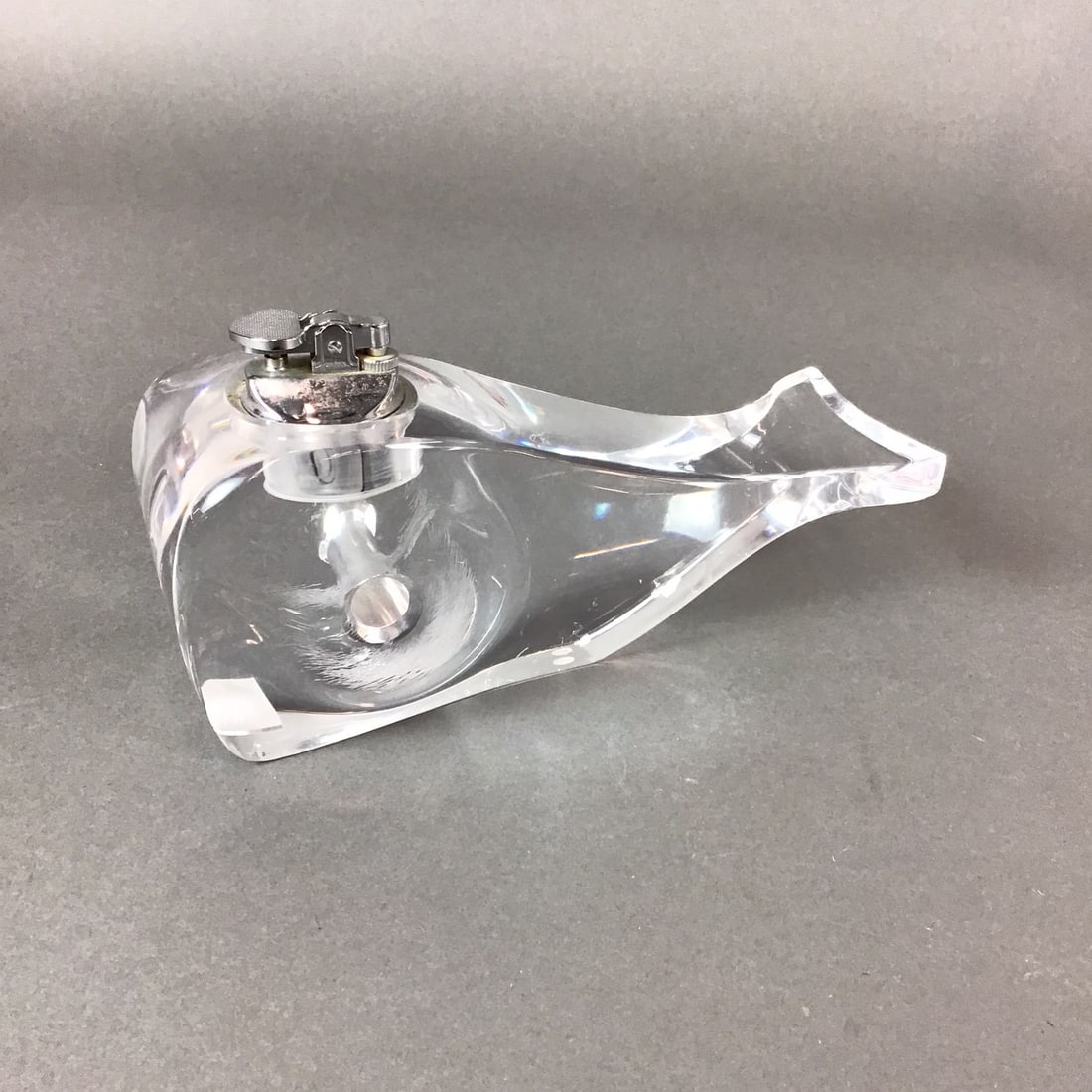 Mid-Century Modern Clear Resin Whale Table Lighter: A Mid-Century Modern table lighter featuring a stylized base in the form of a whale, crafted from heavy, solid clear resin with a polished finish. This piece is characteristic of the acrylic decorativ