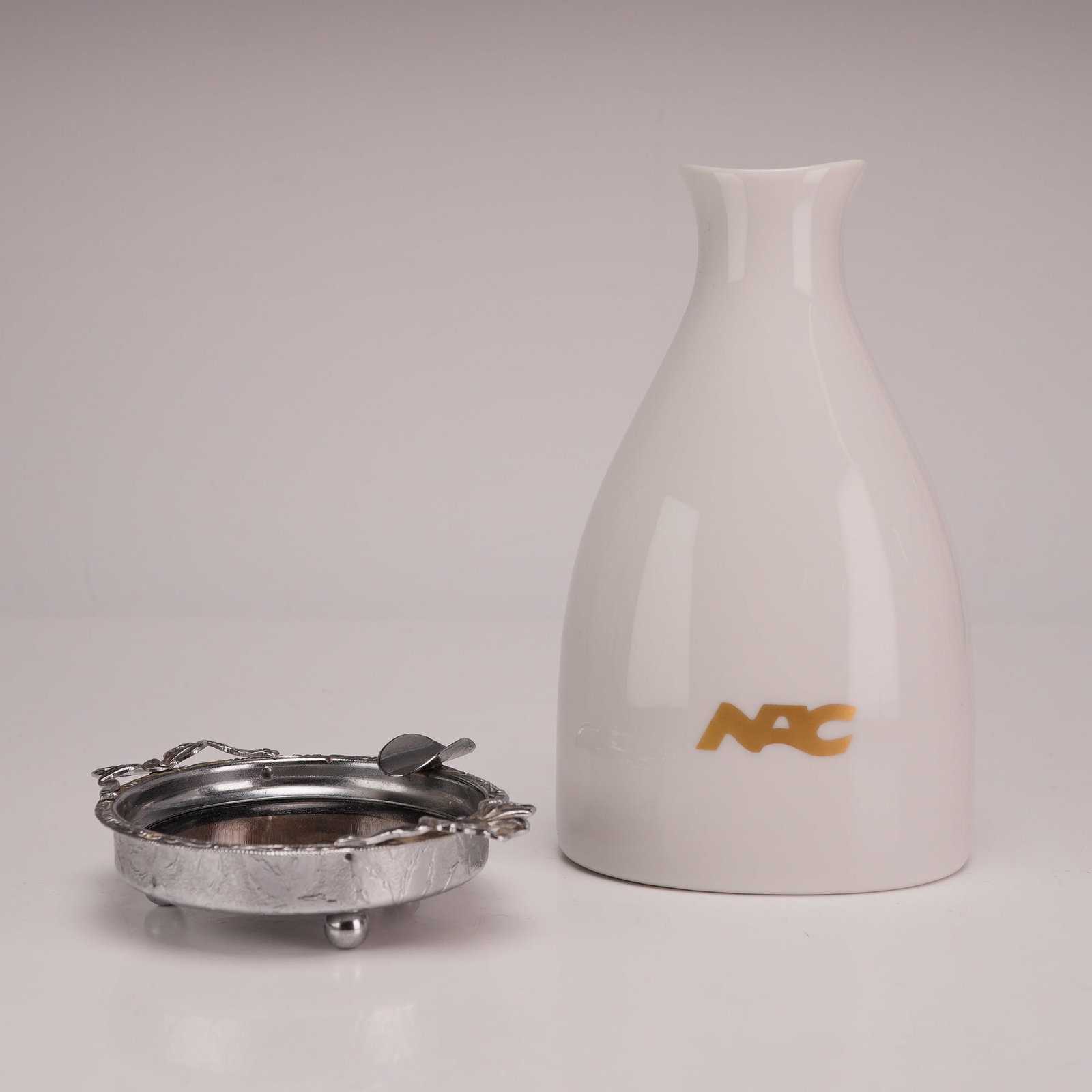 2pc Ship Collectibles, Porsgrund Norwegian American Cruise Line Vase & SS Oronsay Butterfly Wing: This lot consists of two maritime-related items. The first is a white glazed porcelain bud vase manufactured by Porsgrunds Porselaensfabrik in Norway. The vessel features a bulbous body that tapers to