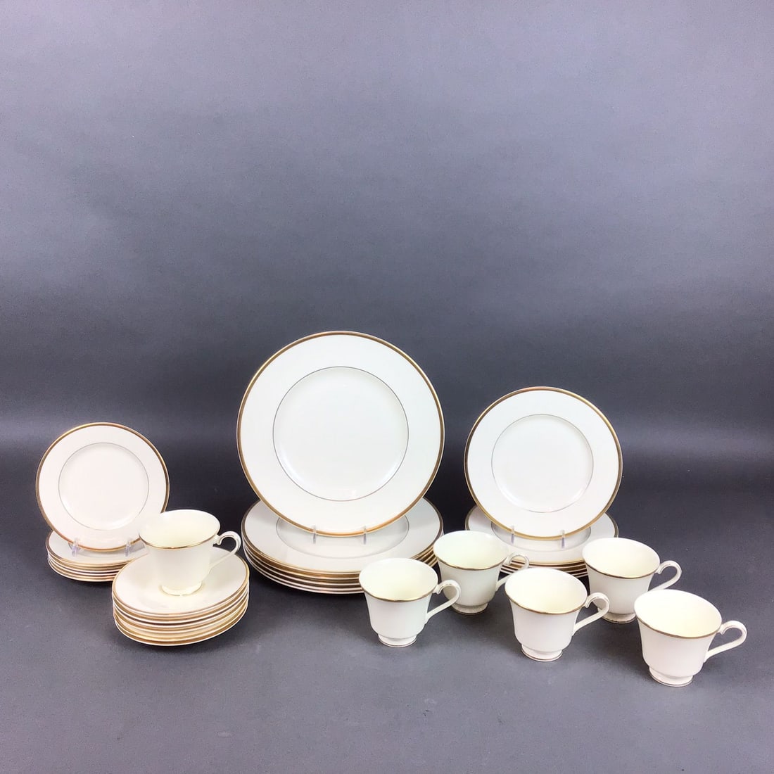 30 Pc Royal Doulton Romance Collection Porcelain Dinnerware, Service for Six, Heather (1 of 5)
