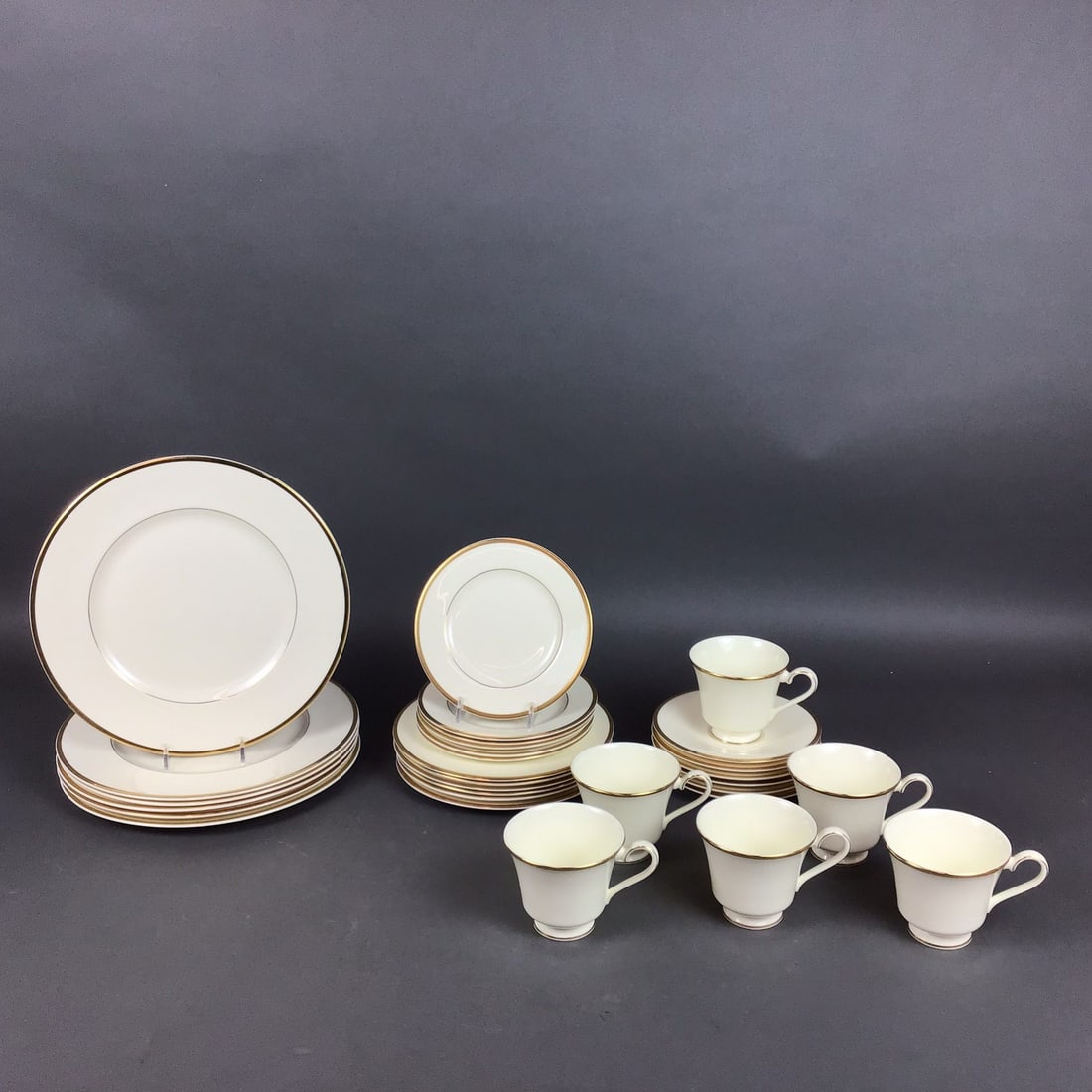 30 pc Royal Doulton Bone China Dinnerware, Service for Six - Heather (1 of 5)