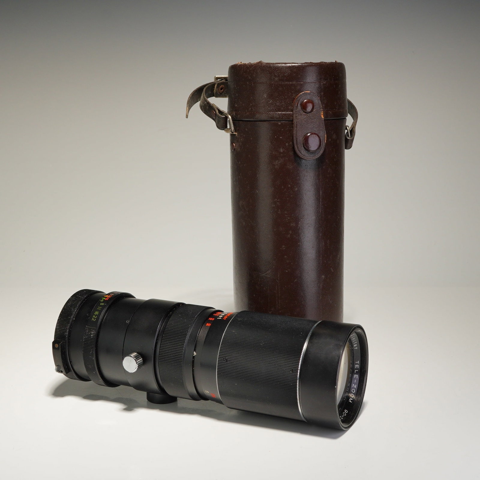 Vivitar Tele-Zoom 90-230mm f/4.5 Lens with Case (1 of 3)