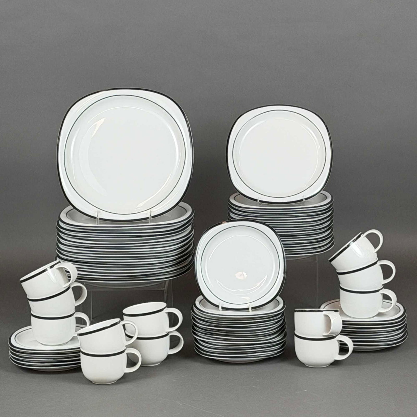 60pc Rosenthal Studio-Line Suomi Anthracite China Set, Service for 12: This 60 piece porcelain dinner service is from the Rosenthal Studio-Linie, produced in Germany. The set features the Suomi Anthracite pattern, designed by Timo Sarpaneva. Characterized by a minimalist