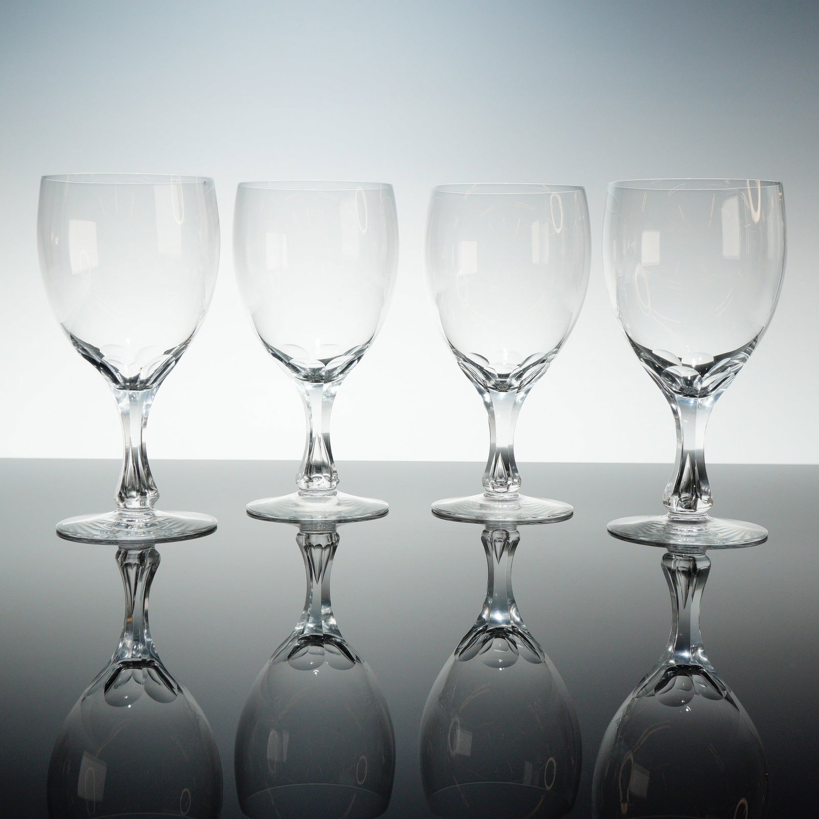 Set of 4 Orrefors Coronation Crystal Wine Goblets: 4pc Orrefors Coronation patern crystal wine glasses or goblets. Each piece features a clear, colorless, smooth, and gently tapered bowl suitable for wine or water service. The bowl connects to a clear
